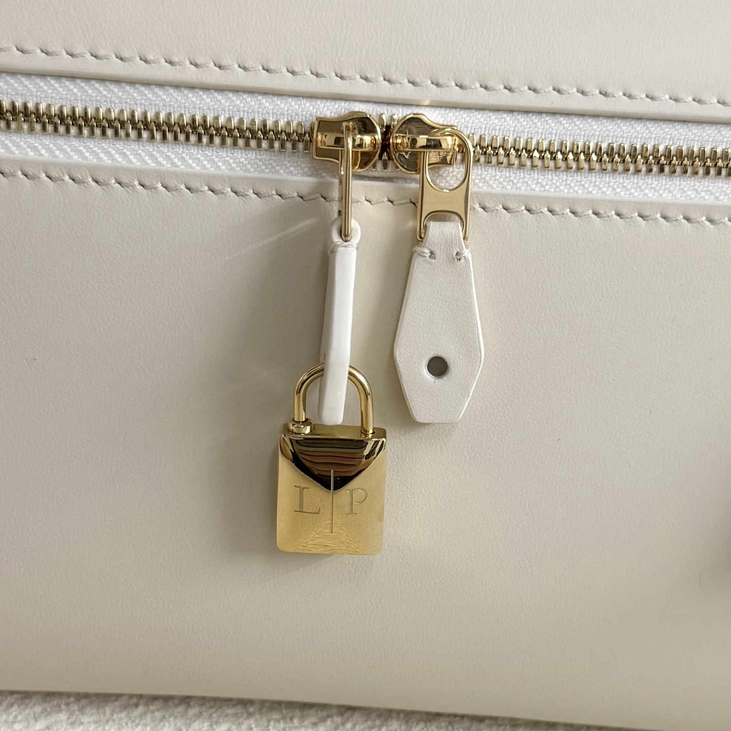 L0r0 P1ana Extra Clutch L29 29x14x3cm