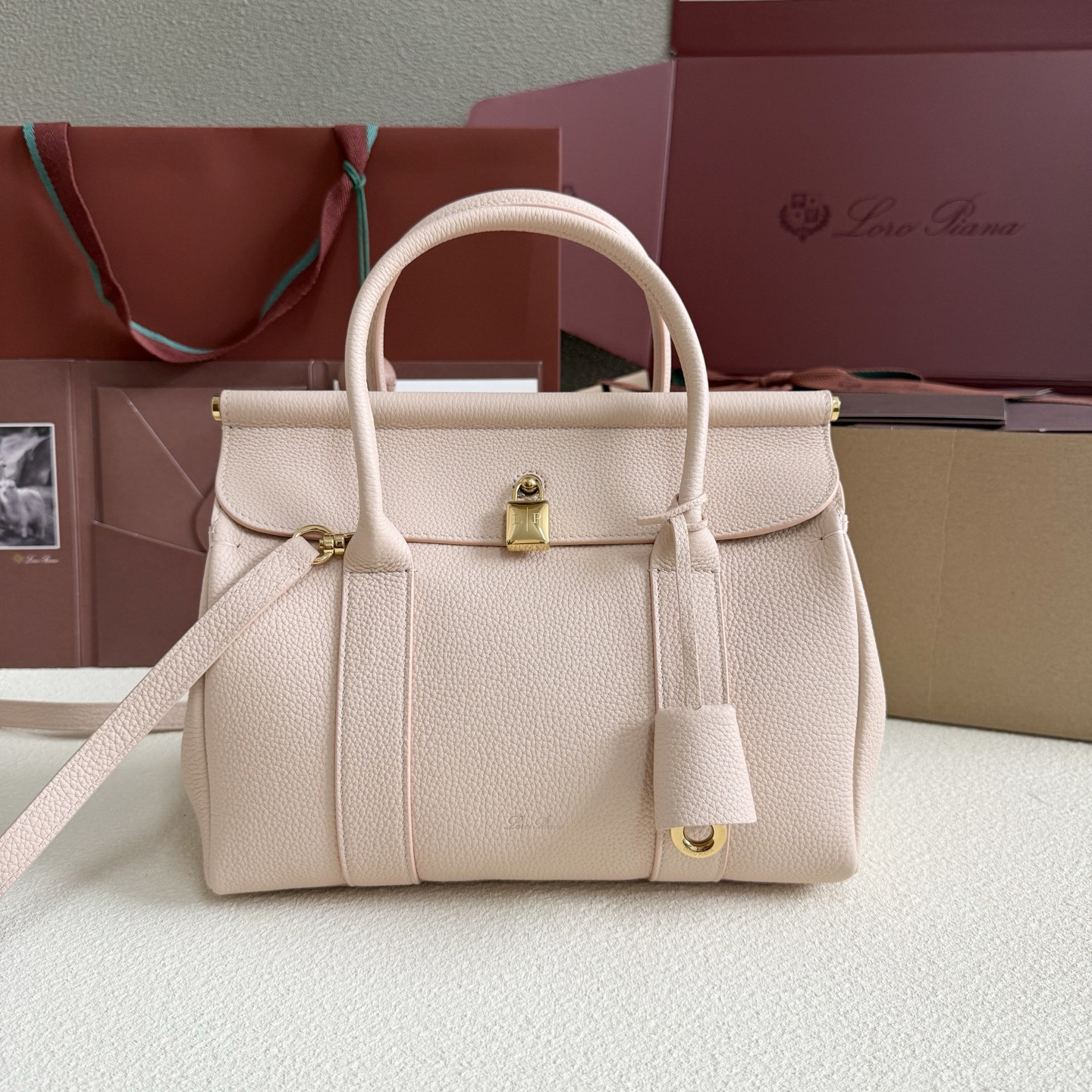 L0r0 P1ana Loom Bag L25 Grained Calfskin 25x18x12.5cm