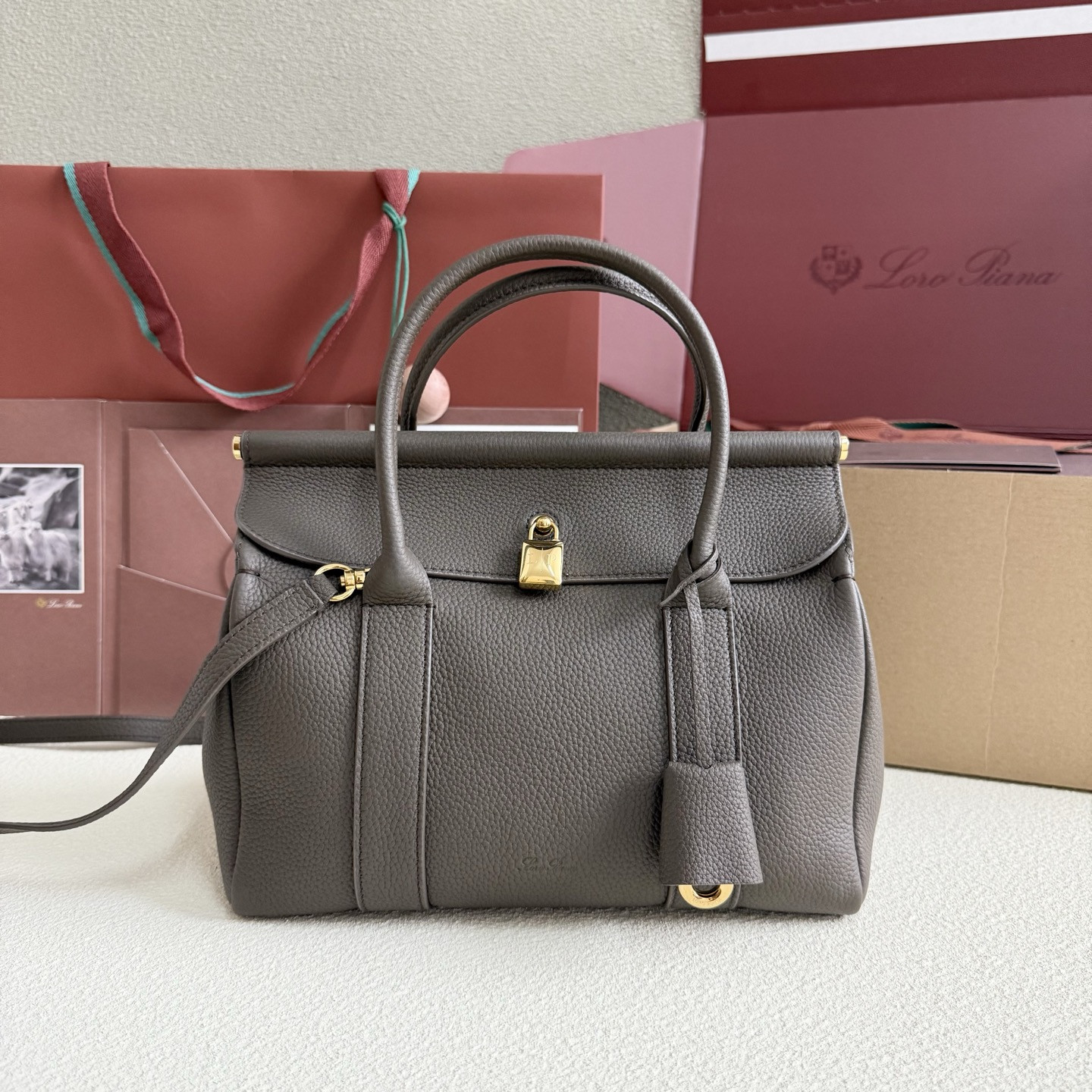 L0r0 P1ana Loom L25 Calfskin 25x18x12.5cm