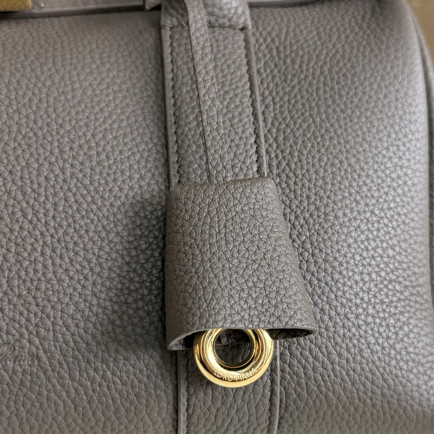 L0r0 P1ana Loom L25 Calfskin 25x18x12.5cm