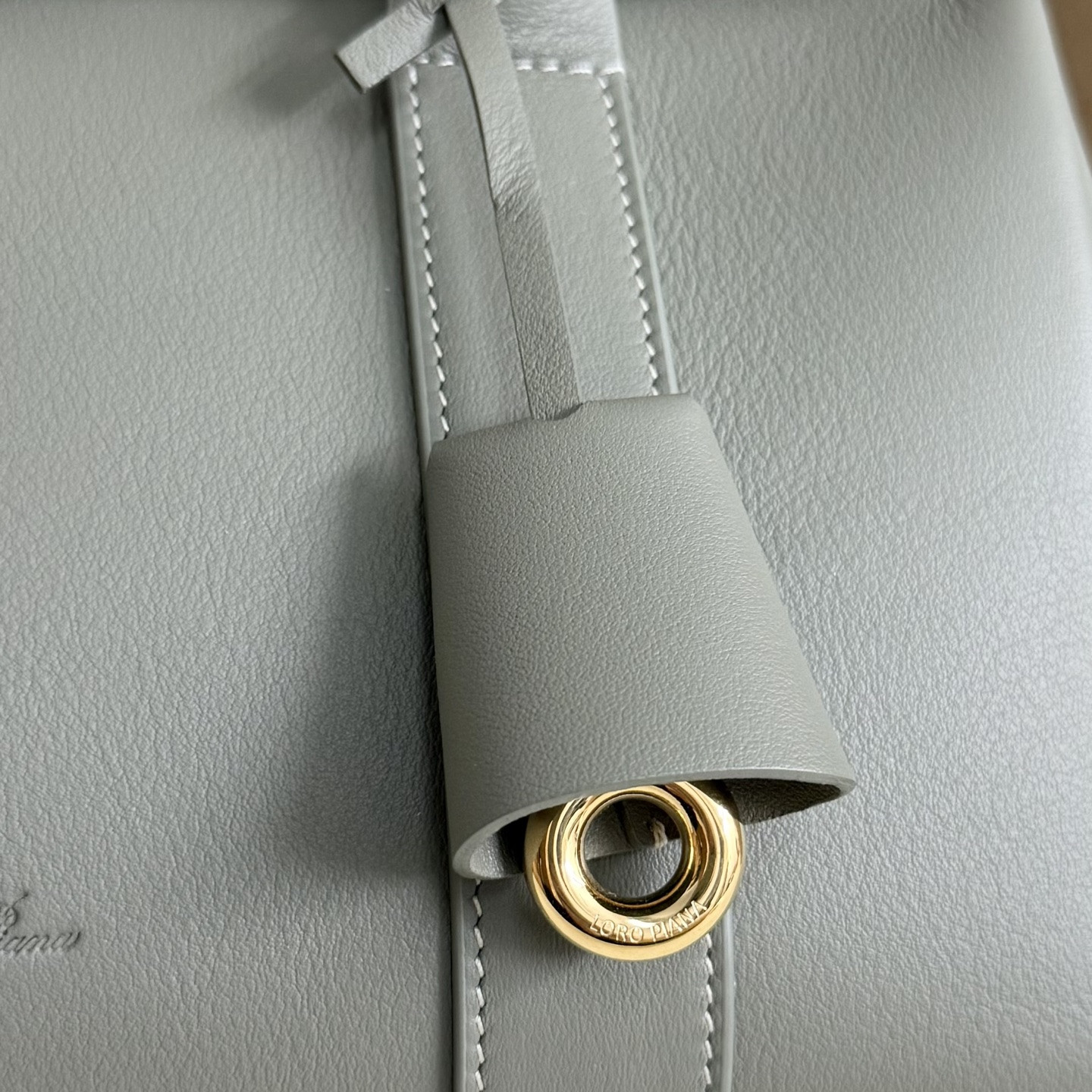 L0r0 P1ana Loom L25 Calfskin 25x18x12.5cm