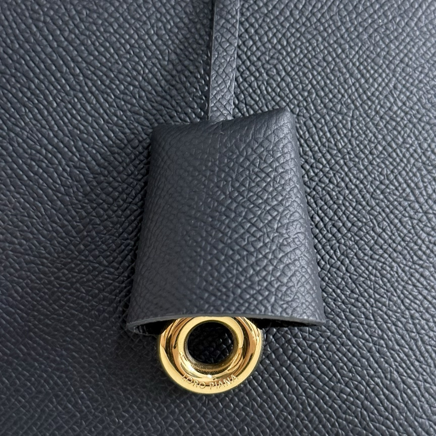 L0r0 P1ana Extra Pocket L27 Calfskin 16x27x10cm