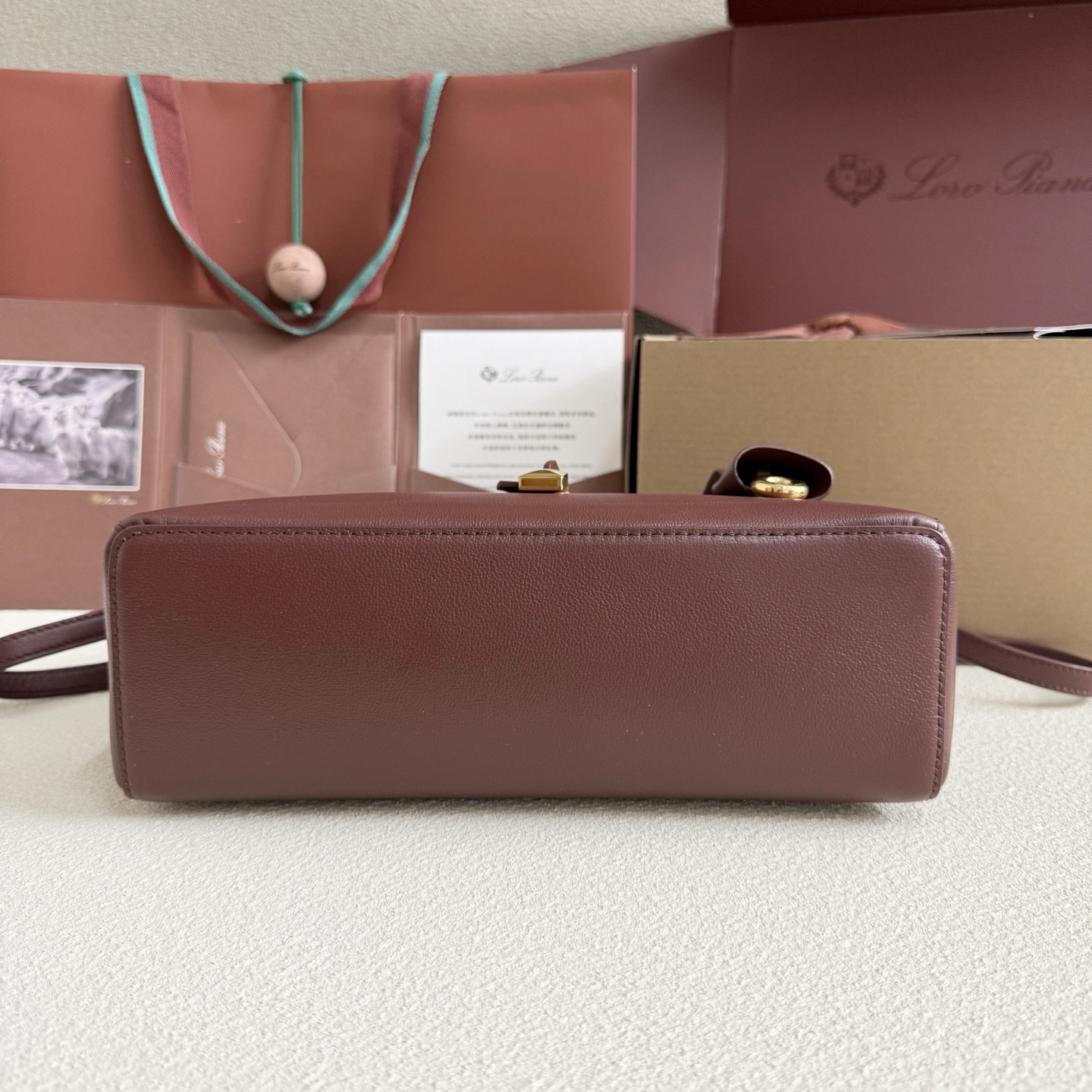 L0r0 P1ana Extra Pocket L27 Calfskin 16x27x10cm