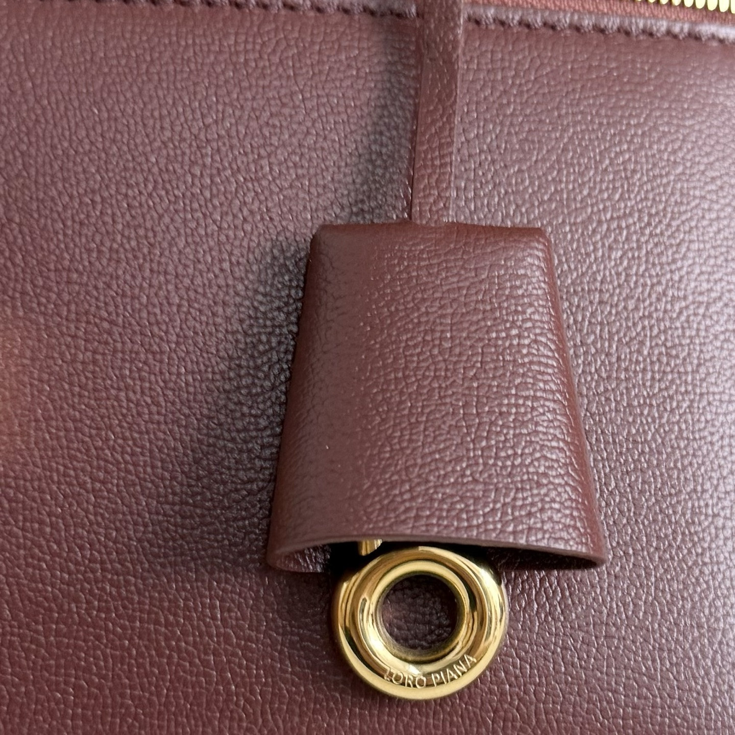 L0r0 P1ana Extra Pocket L27 Calfskin 16x27x10cm