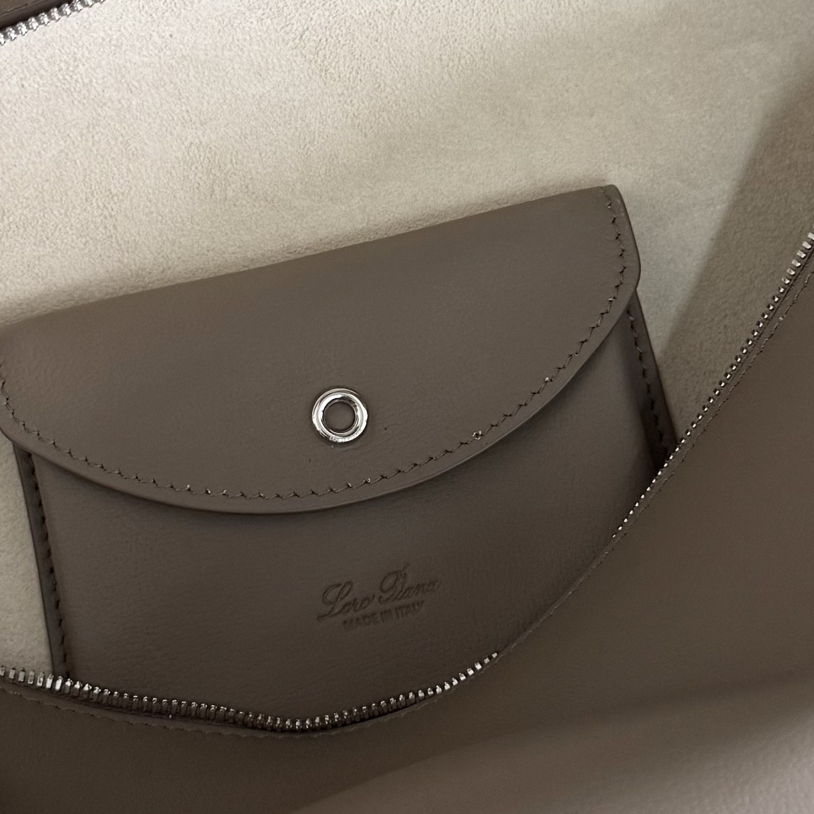 L0r0 P1ana Extra Pocket L27 Calfskin 16x27x10cm