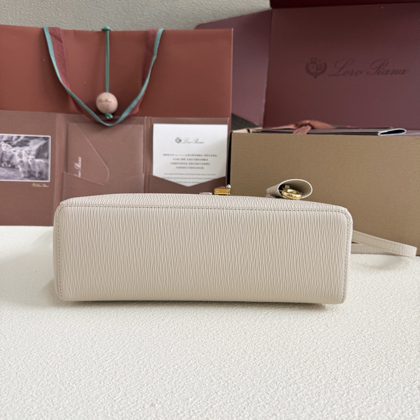 L0r0 P1ana Extra Pocket L27 Calfskin 16x27x10cm