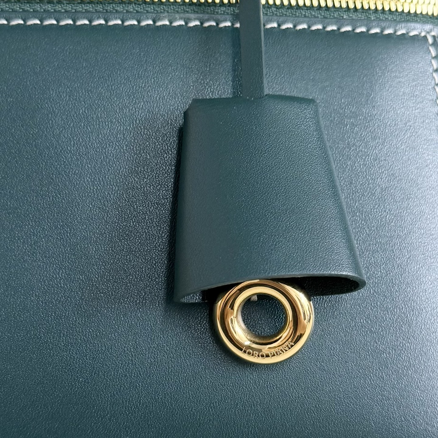 L0r0 P1ana Extra Pocket L27 Calfskin 16x27x10cm