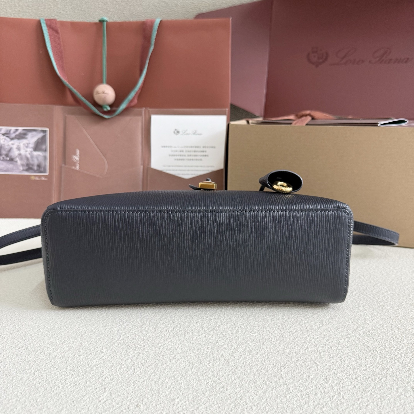 L0r0 P1ana Extra Pocket L27 Calfskin 16x27x10cm