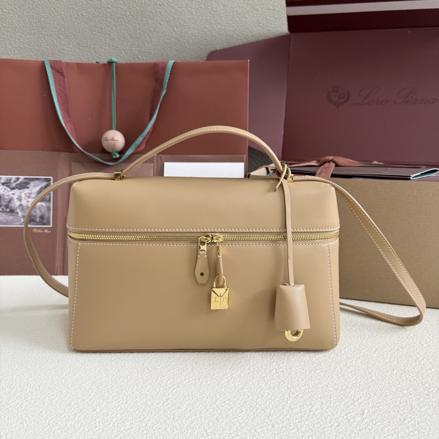 L0r0 P1ana Extra Pocket L27 Calfskin 16x27x10cm