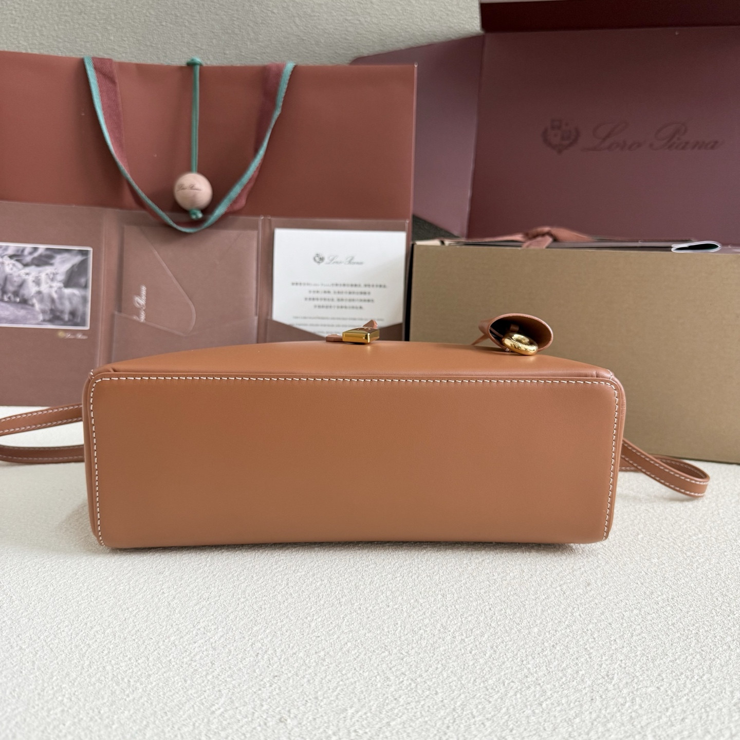 L0r0 P1ana Extra Pocket L27 Calfskin 16x27x10cm