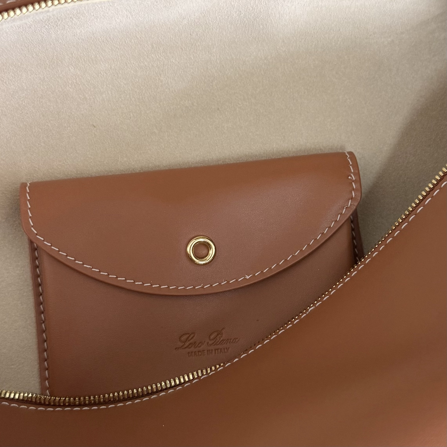 L0r0 P1ana Extra Pocket L27 Calfskin 16x27x10cm