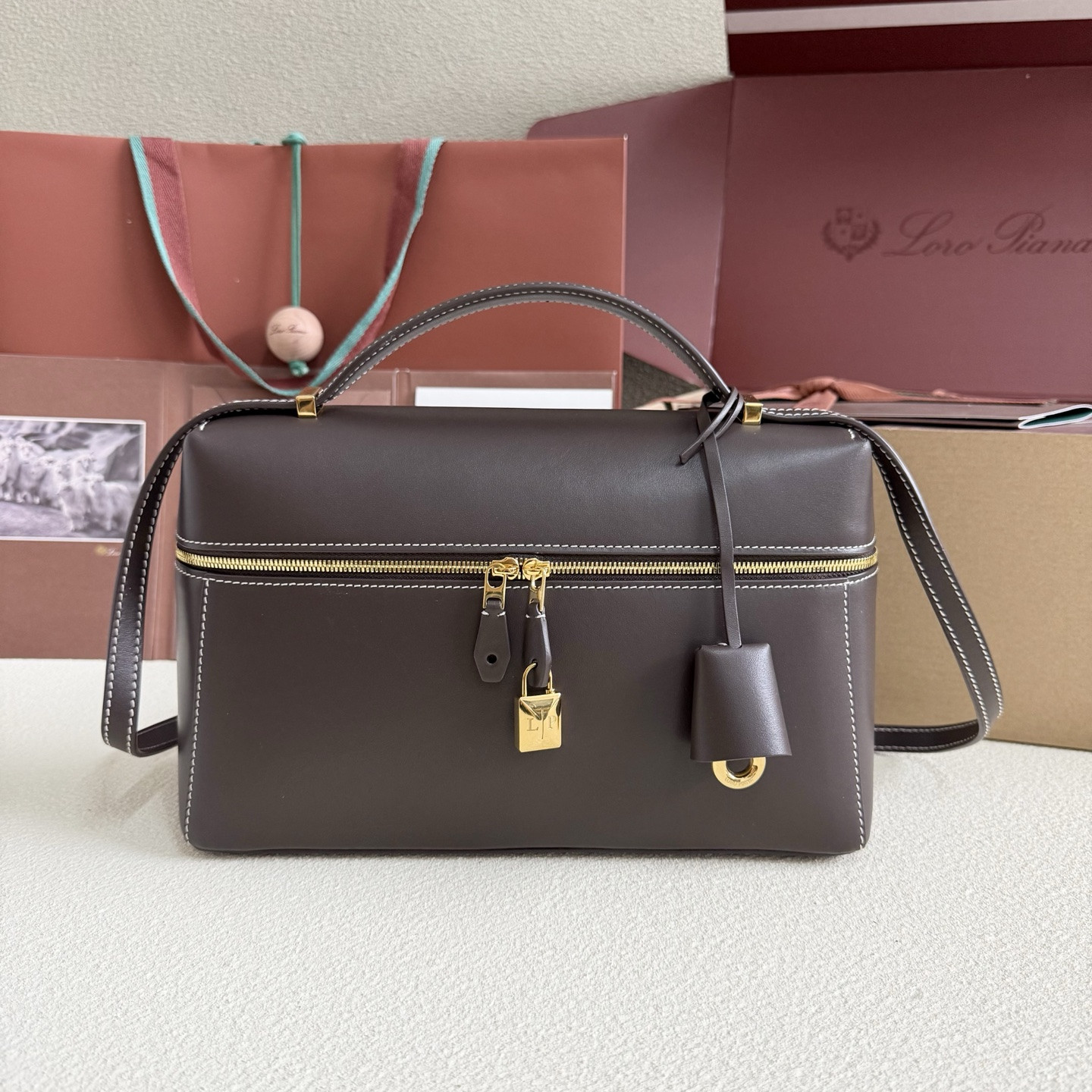 L0r0 P1ana Extra Pocket L27 Calfskin 16x27x10cm