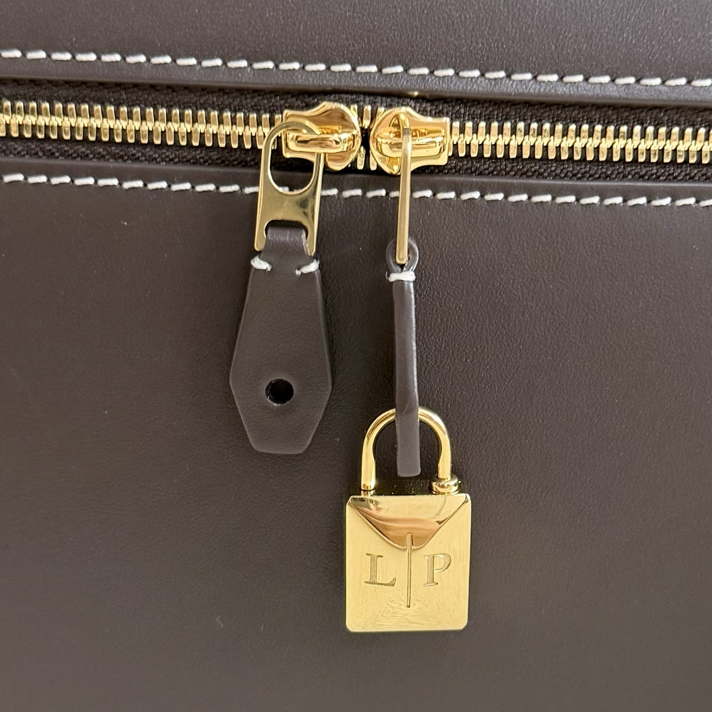 L0r0 P1ana Extra Pocket L27 Calfskin 16x27x10cm