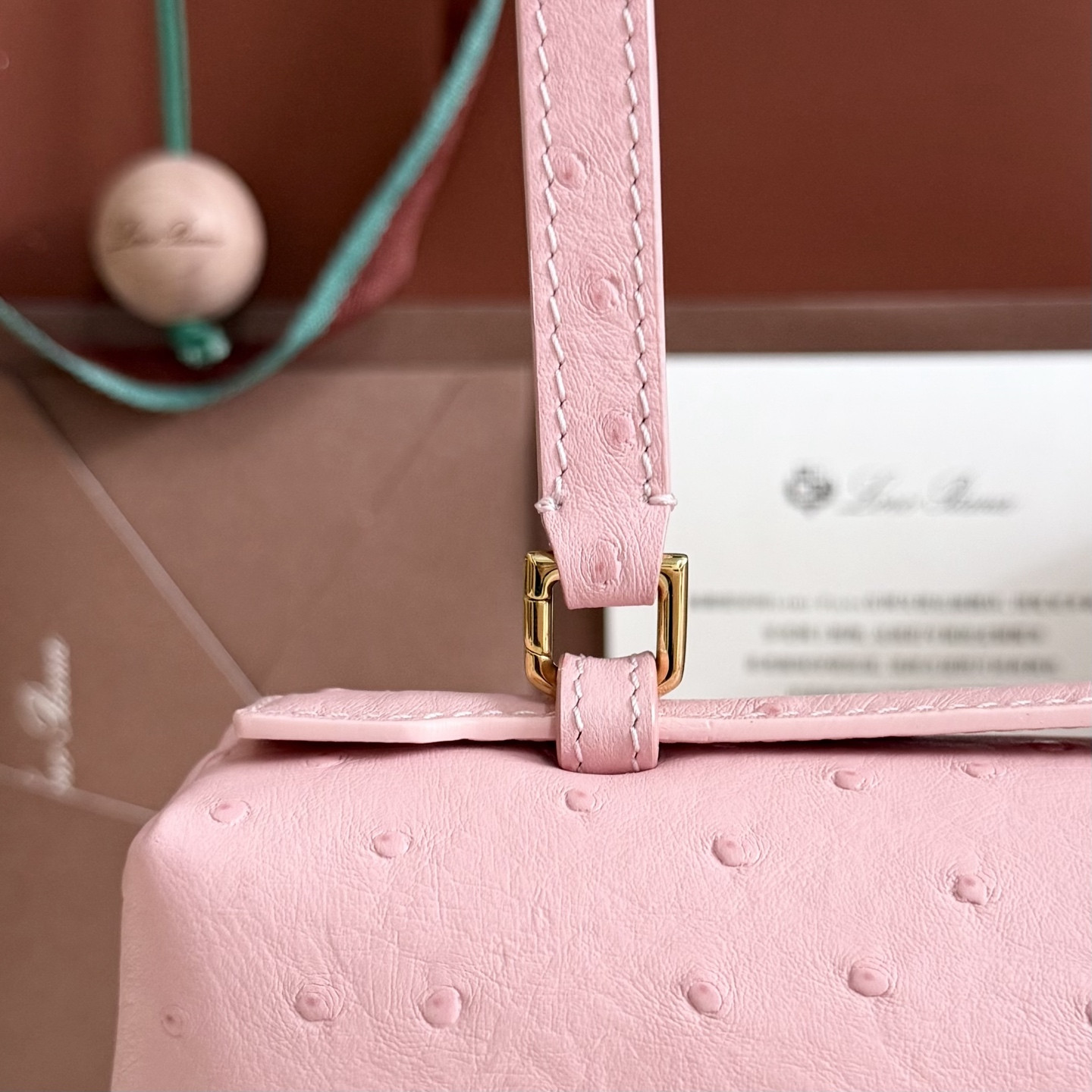 L0r0 P1ana Extra Pocket L27 Ostrich-grained Leather 16x27x10cm