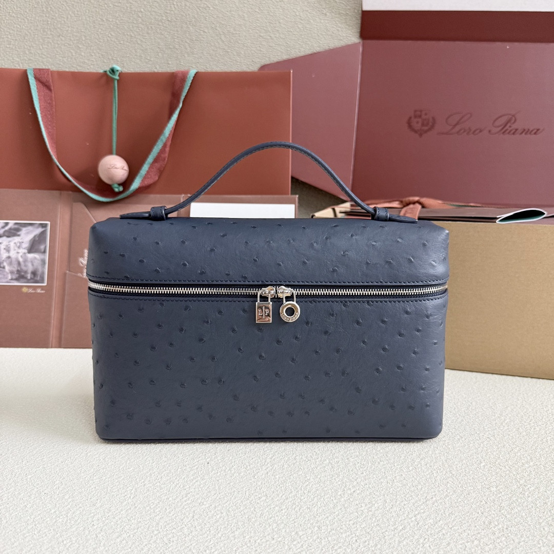 L0r0 P1ana Extra Pocket L27 Ostrich-grained Leather 16x27x10cm