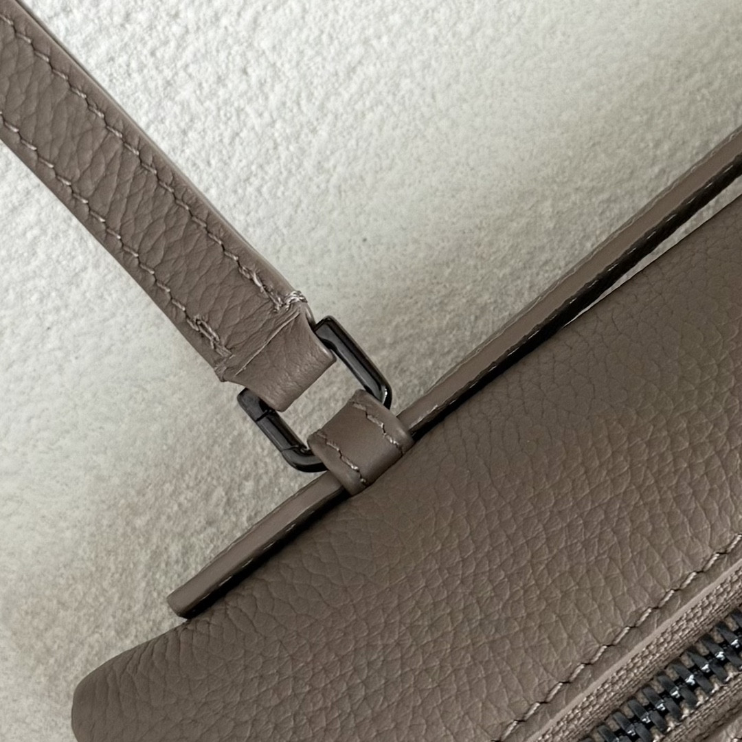 L0r0 P1ana Extra pouch L29 29x18x5cm