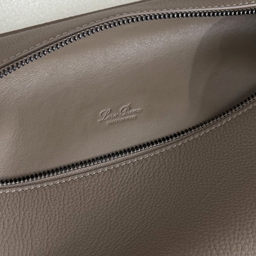 L0r0 P1ana Extra pouch L29 29x18x5cm