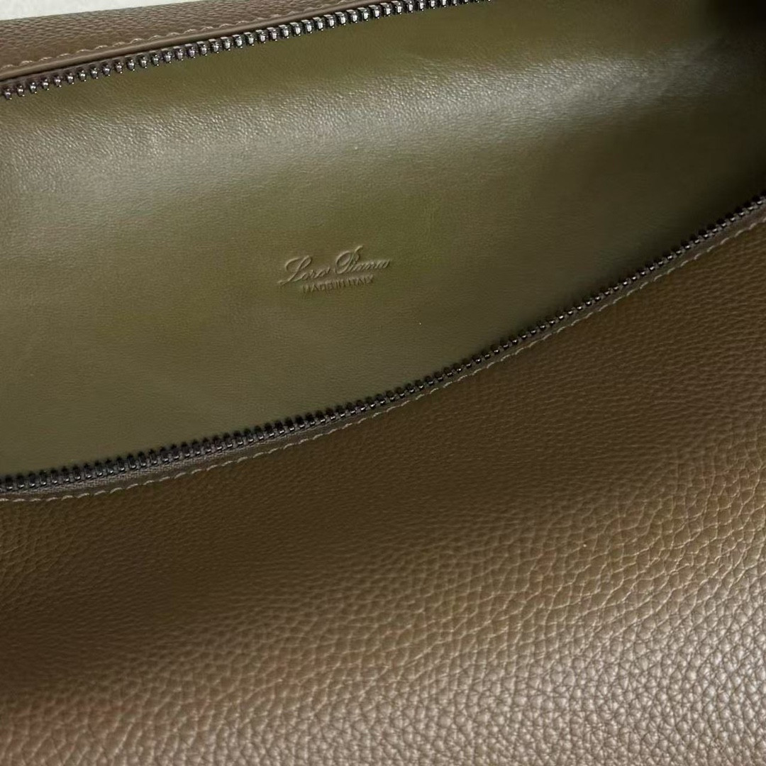 L0r0 P1ana Extra pouch L29 29x18x5cm