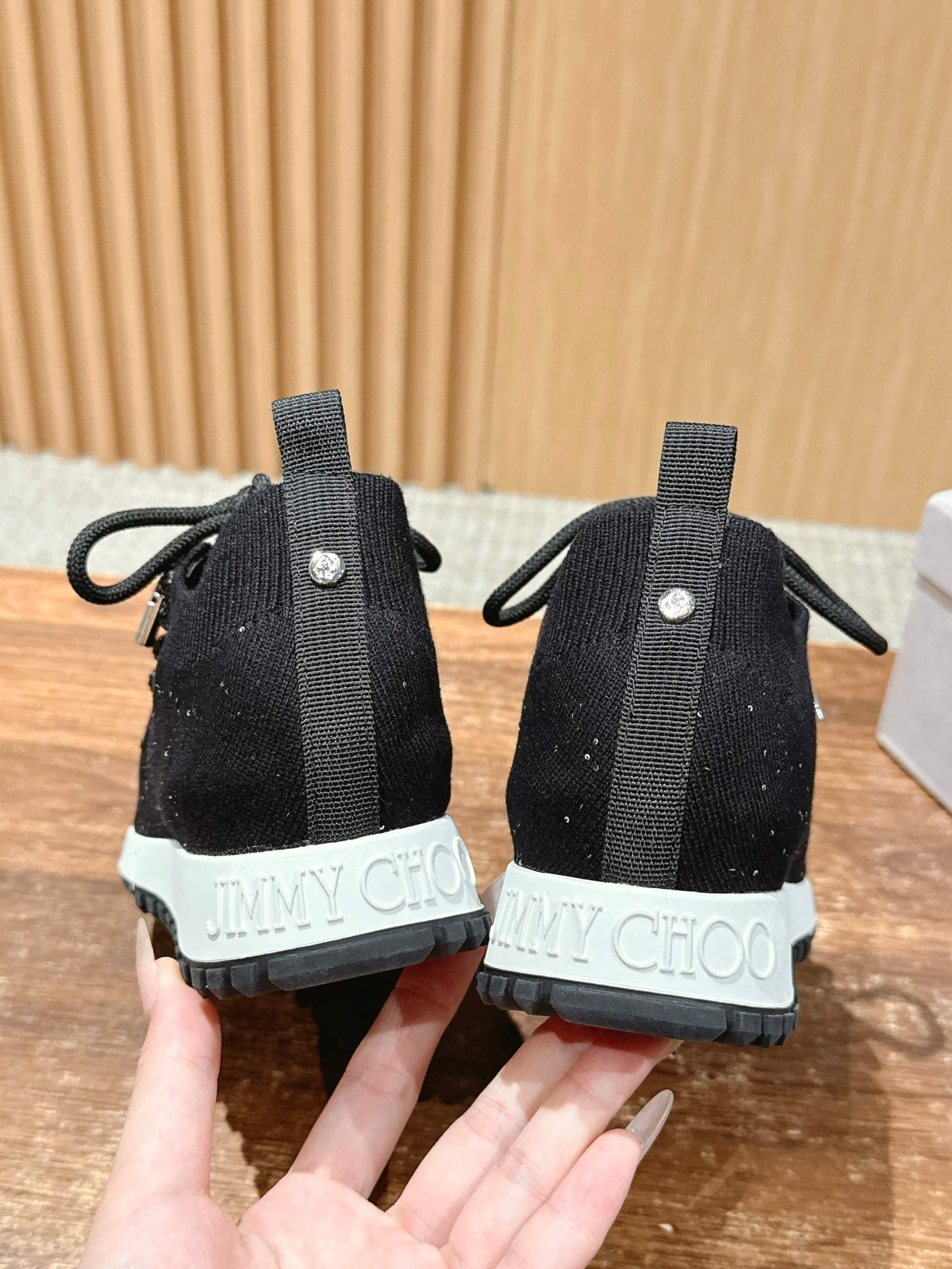 UA J1m*y Ch00 Casual Sneakers