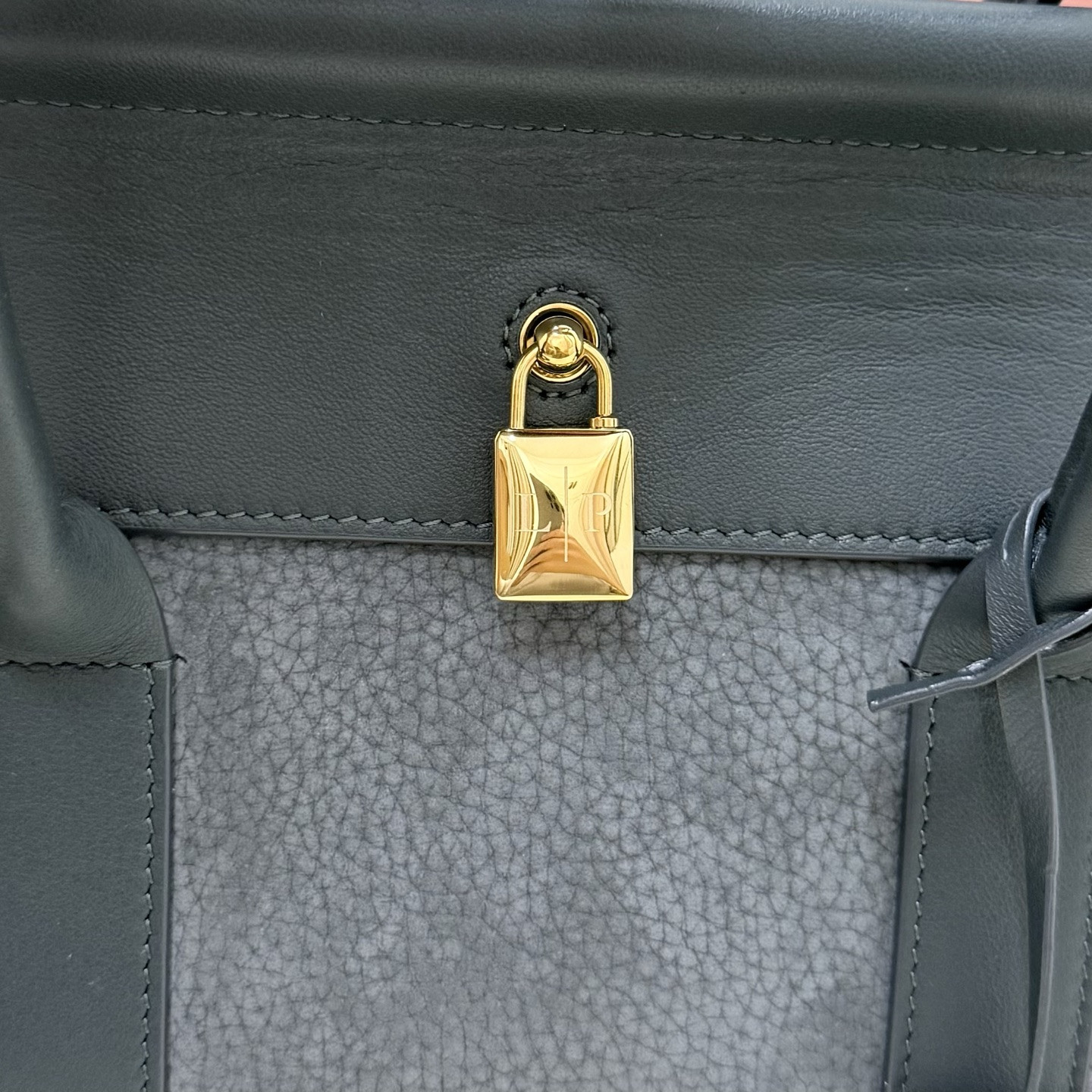 L0r0 P1ana Loom L25 Calfskin 25x18x12.5cm