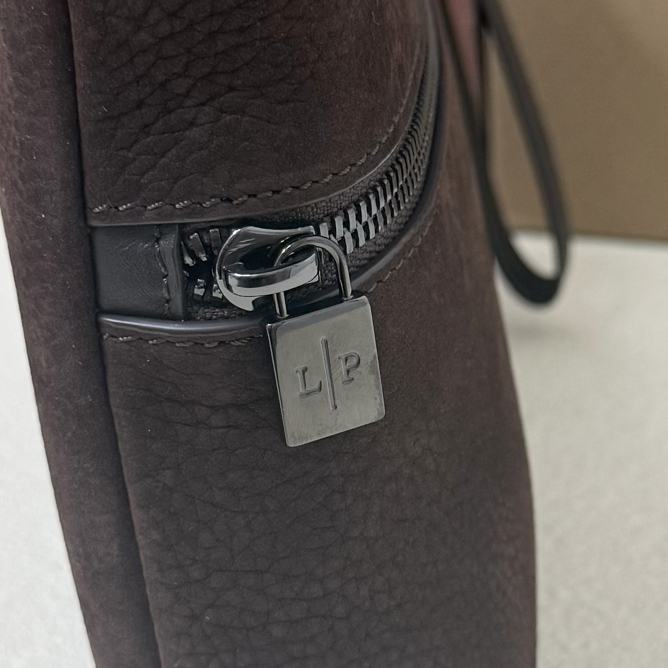 L0r0 P1ana Extra pouch L29 29x18x5cm