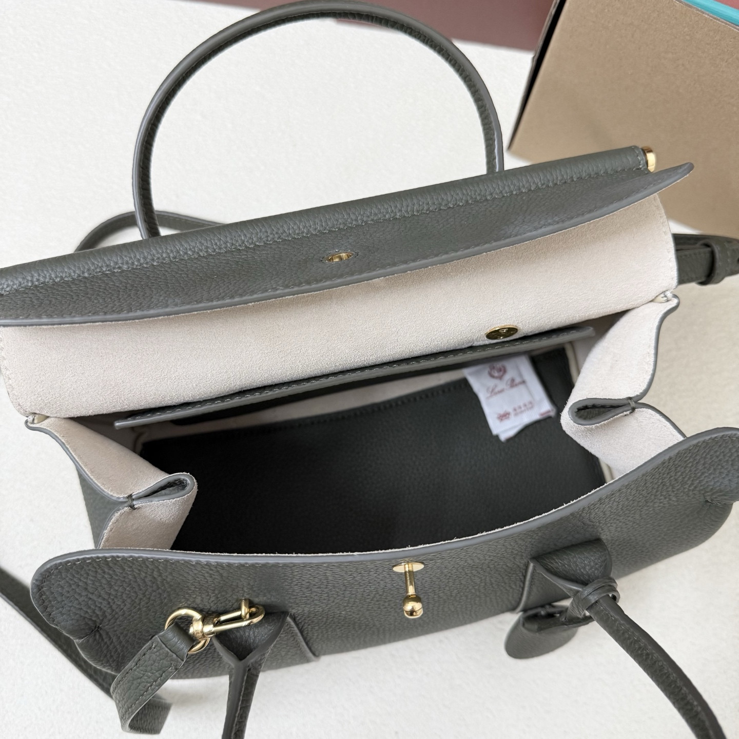 L0r0 P1ana Loom L25 Calfskin 25x18x12.5cm