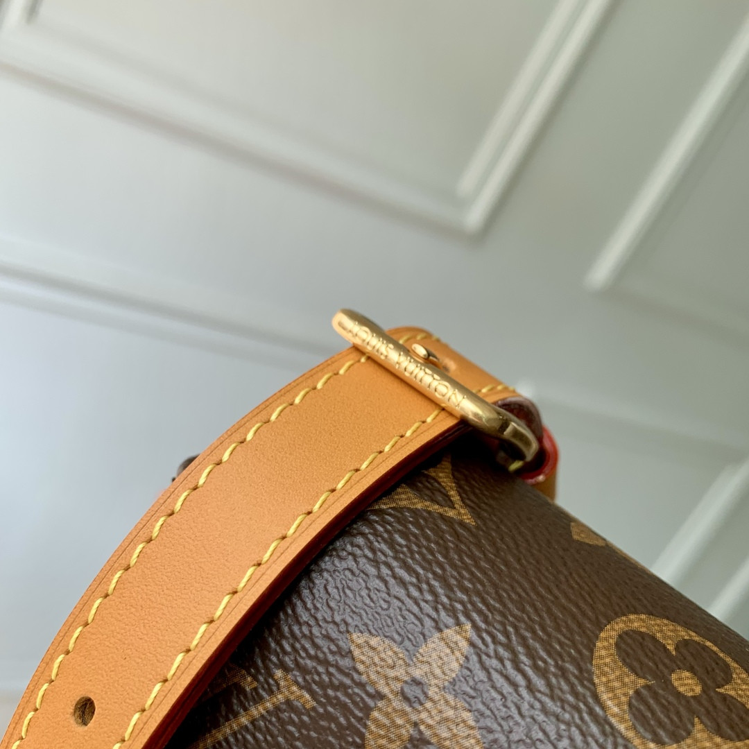 LV Satchel Wearable Wallet M26805 19.5x15x6cm