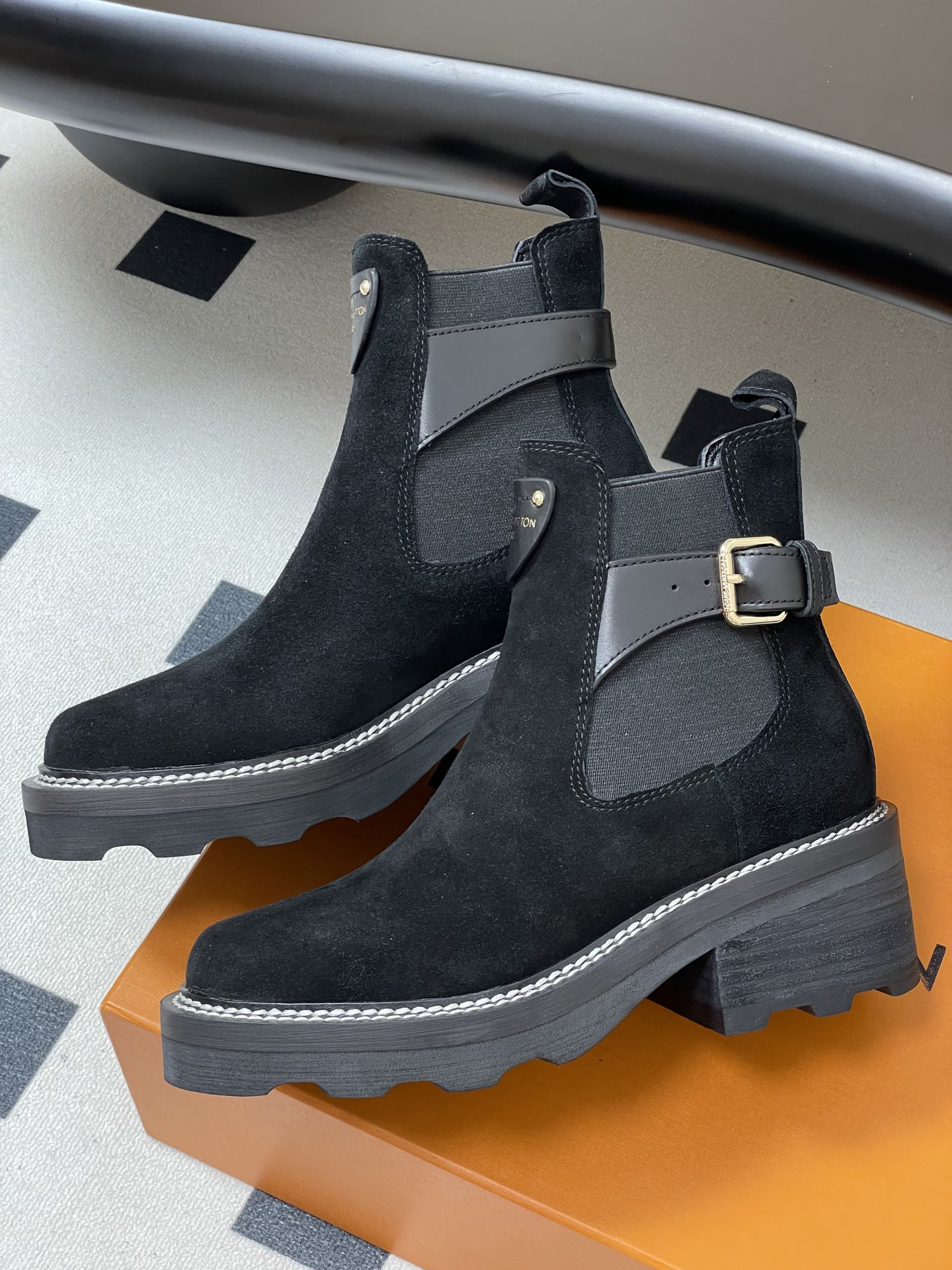 UA LV BEAUBOURG Ankle Boots