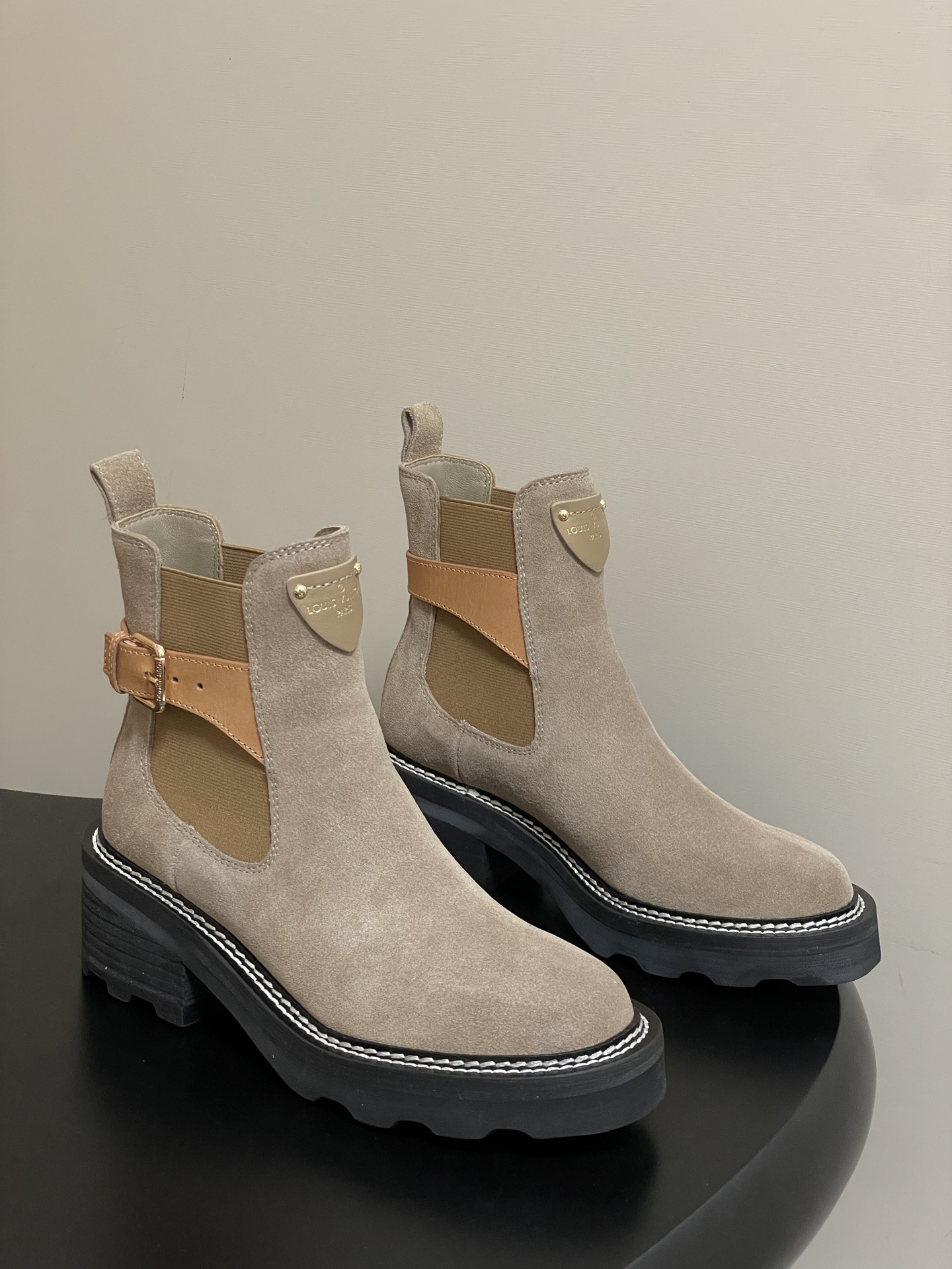 UA LV BEAUBOURG Ankle Boots