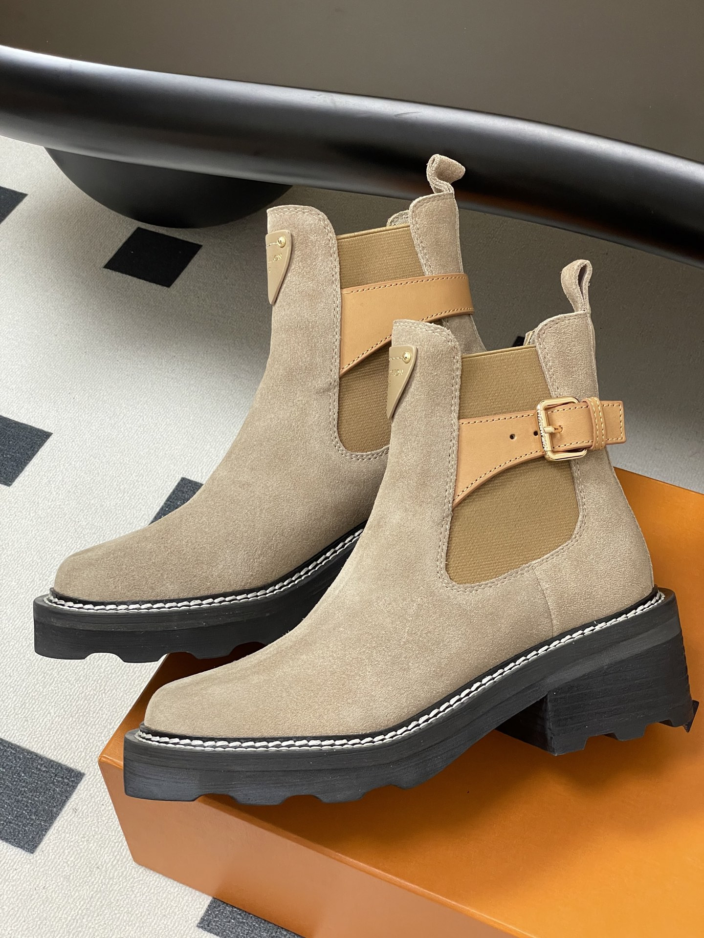 UA LV BEAUBOURG Ankle Boots