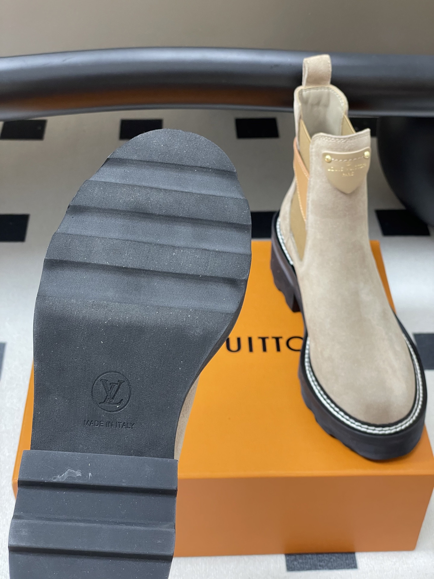 UA LV BEAUBOURG Ankle Boots