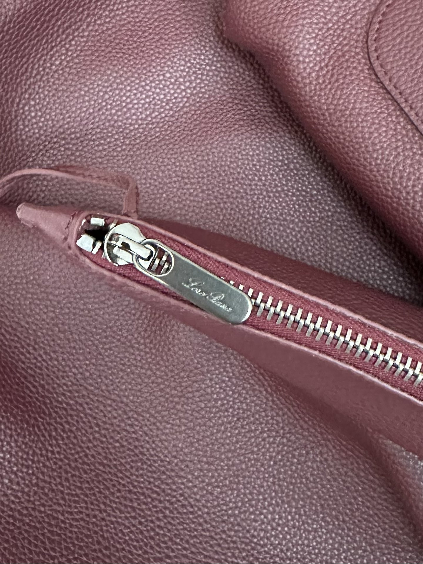 L0r0 P1ana Bale Hobo 40x32x27cm Handle length 22cm Without Box