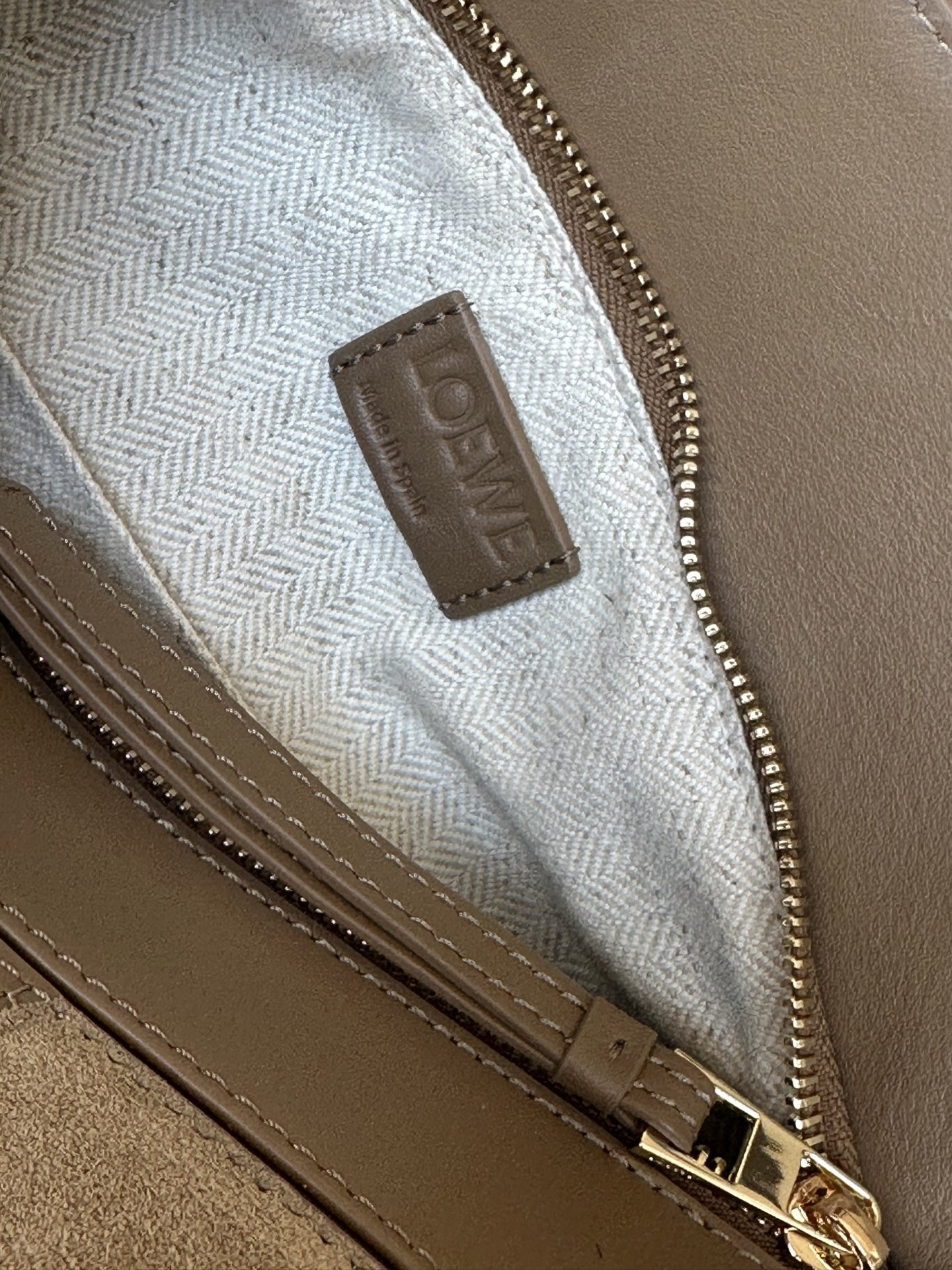 LOEWE Small Puzzle Bag in Classic Calfskin and Suede 16.5x24x10.5cm