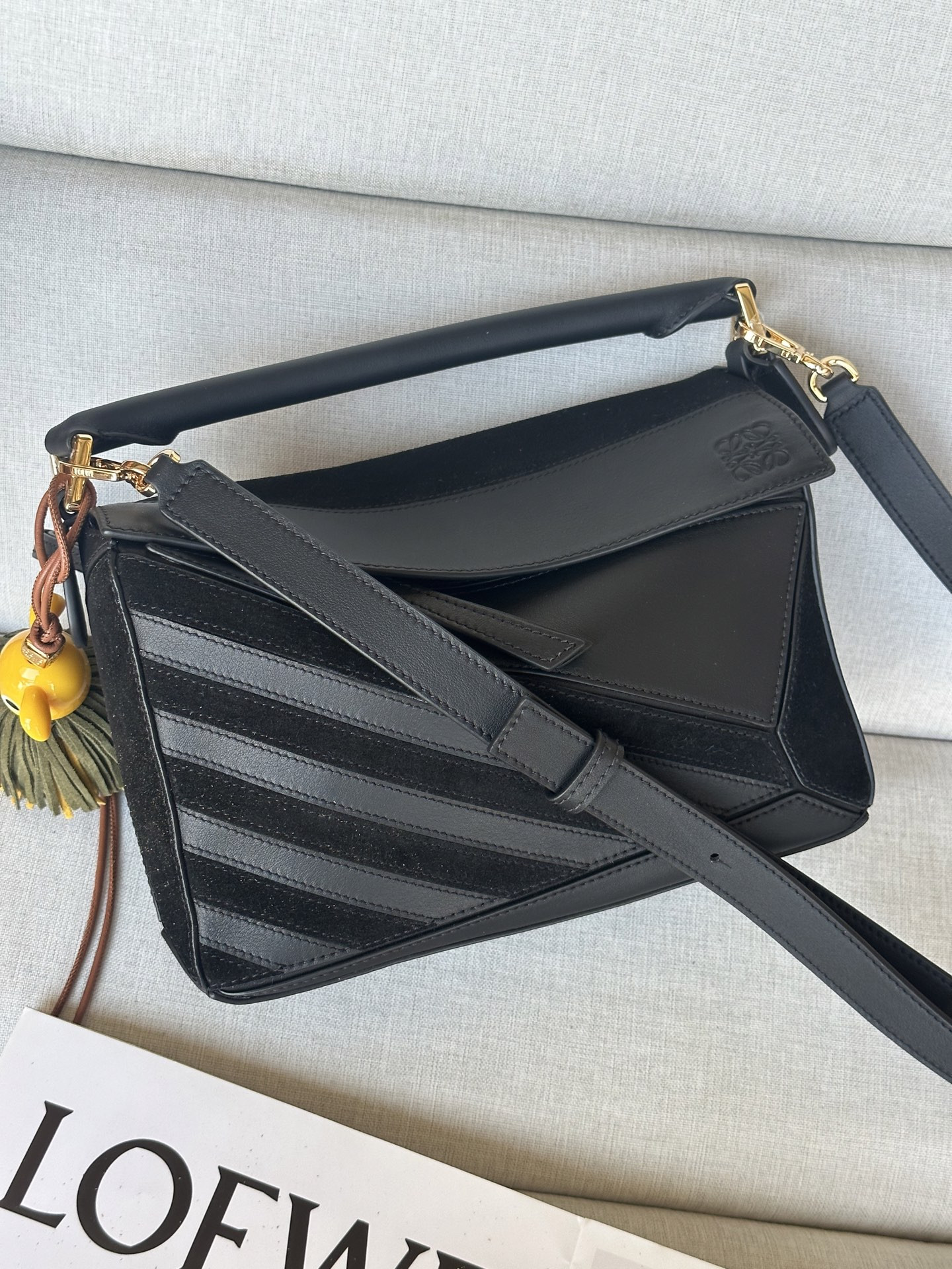 L0ew* small puzzle bag in classic calfskin and suede 16.5x24x10.5cm