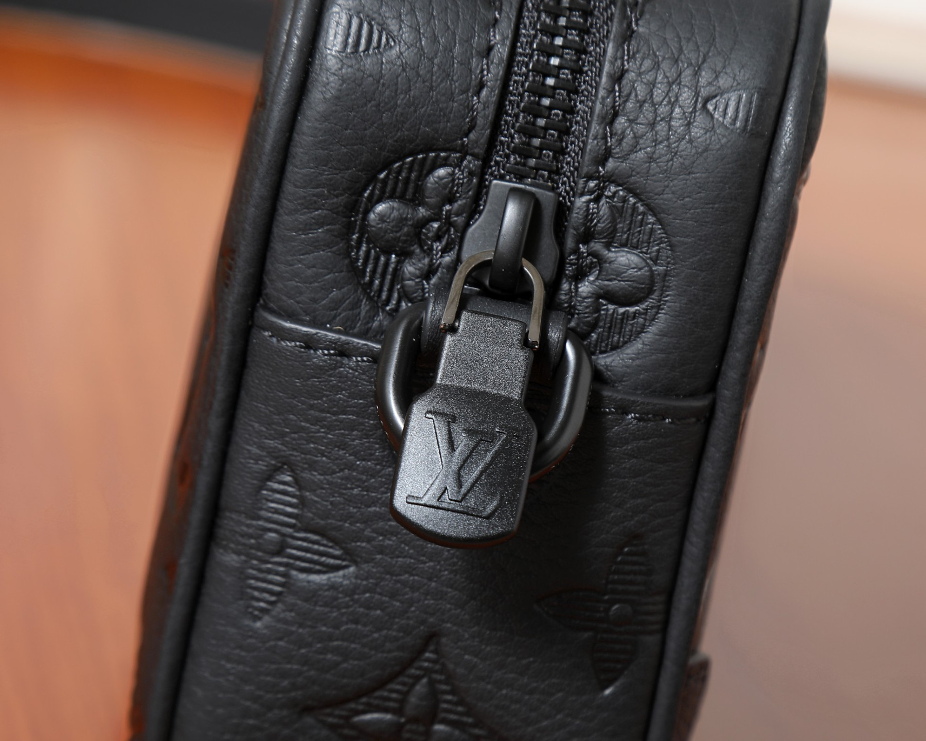 LV Trocadéro Wearable Wallet M26737 20x13x6.5cm