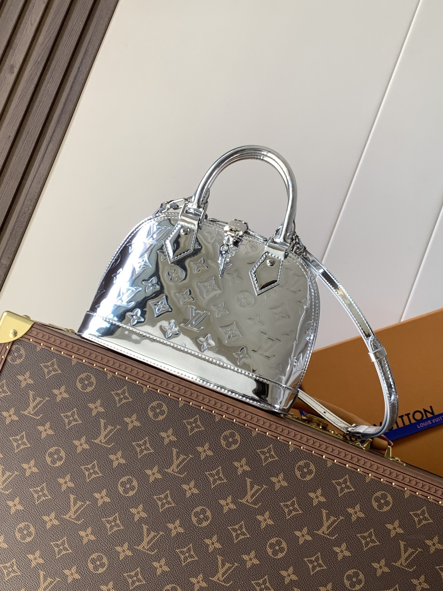 LV Alma BB M26335 23.5x17.5x11.5cm