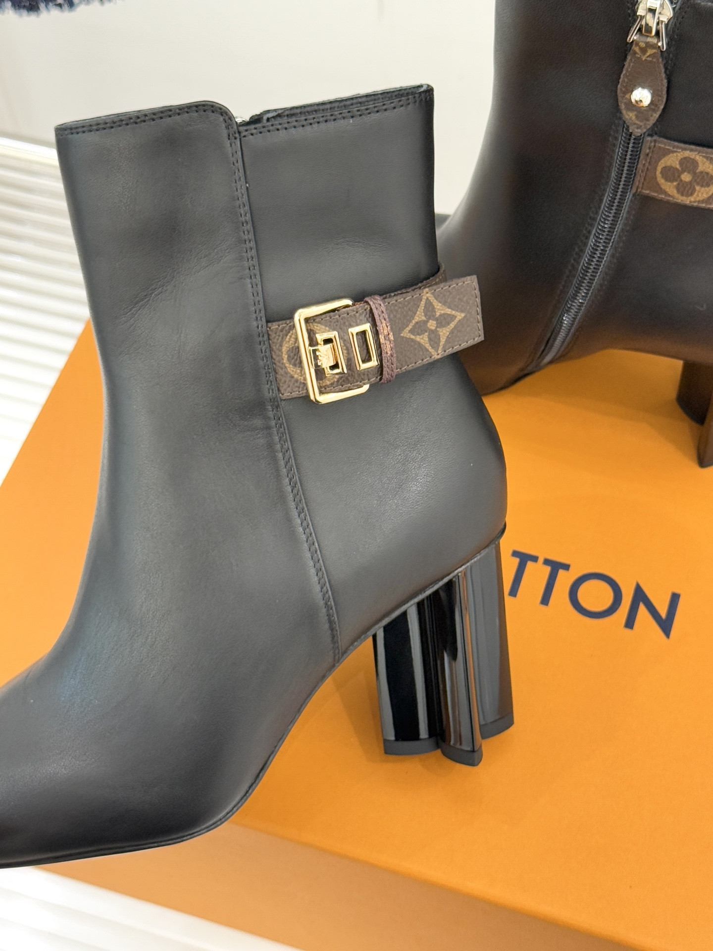 UA LV Silhouette Ankle Boot