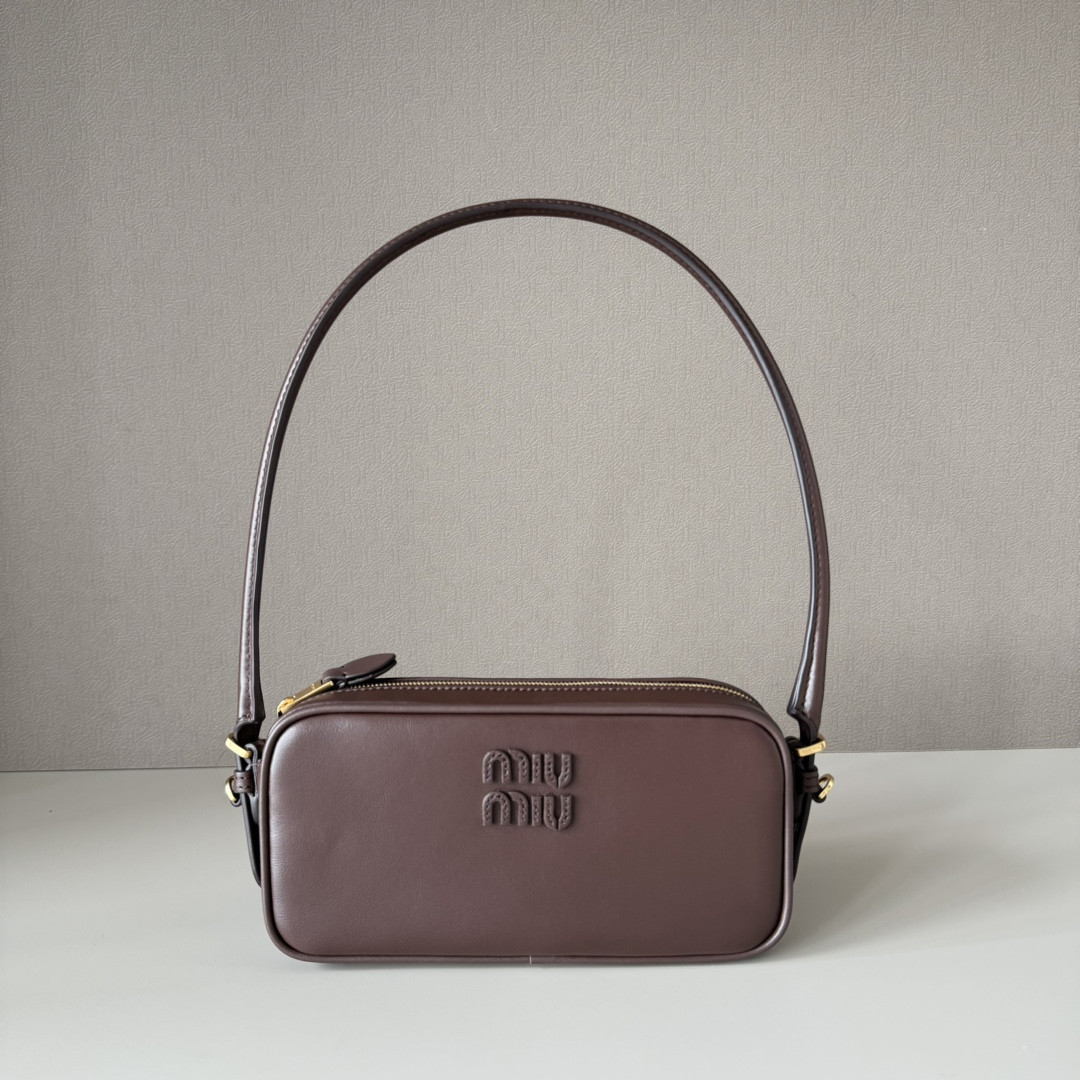 Miu Miu Leather Pouch 10x20x4.5cm
