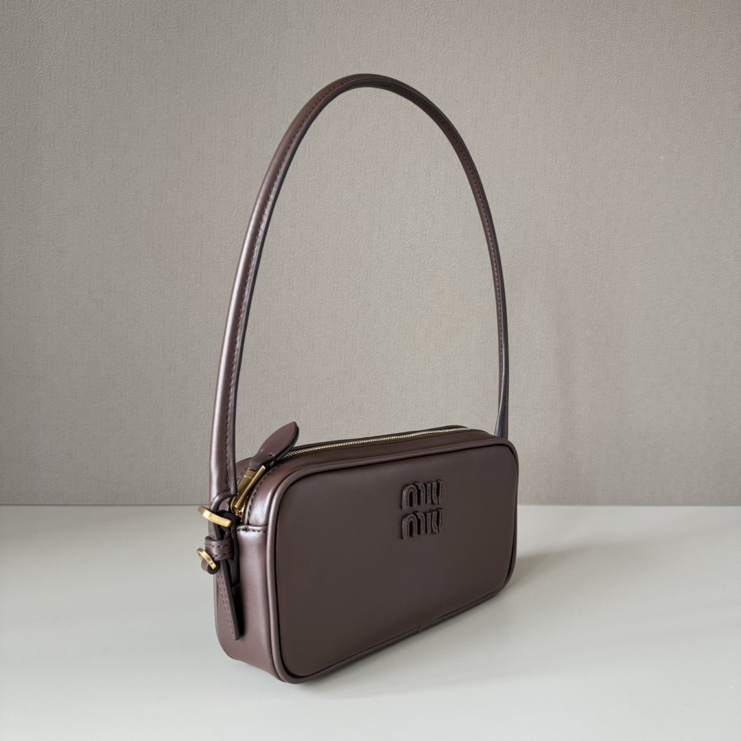 Miu Miu Leather Pouch 10x20x4.5cm