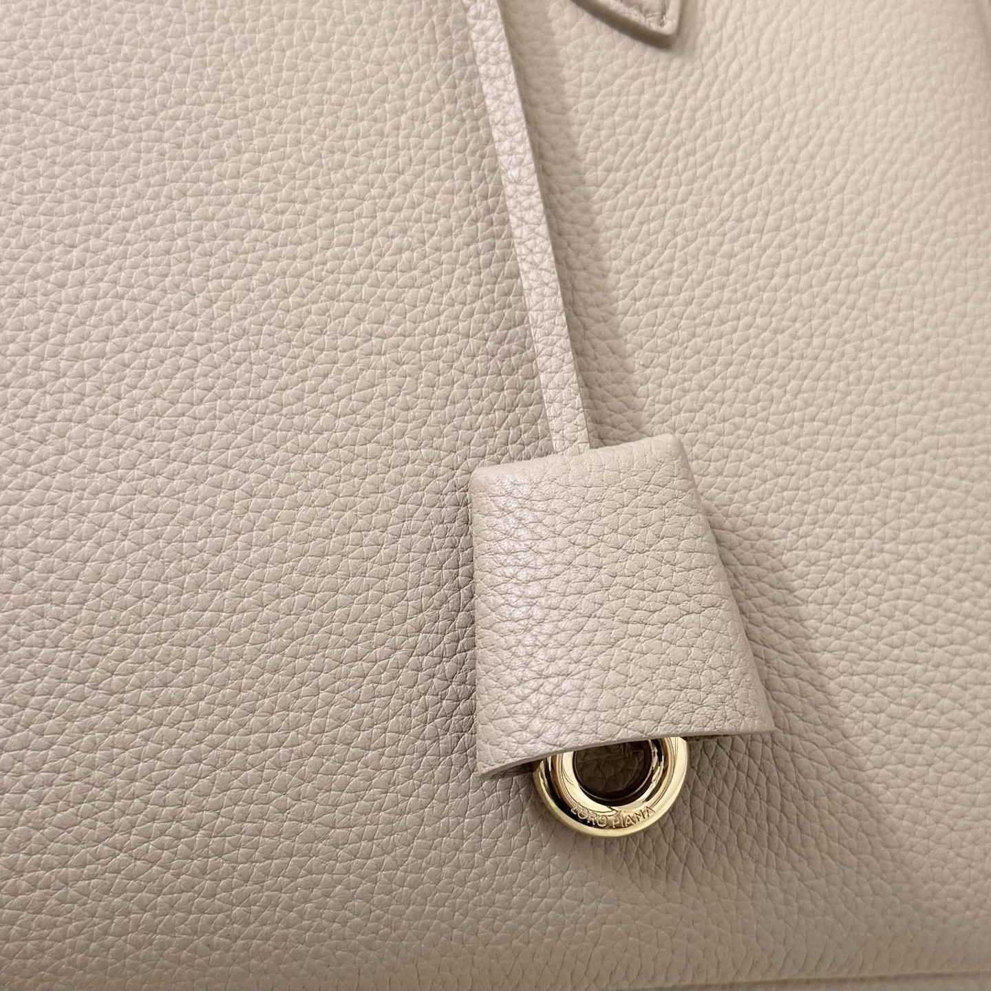 L0r0 P1ana Needle 38x22x16cm