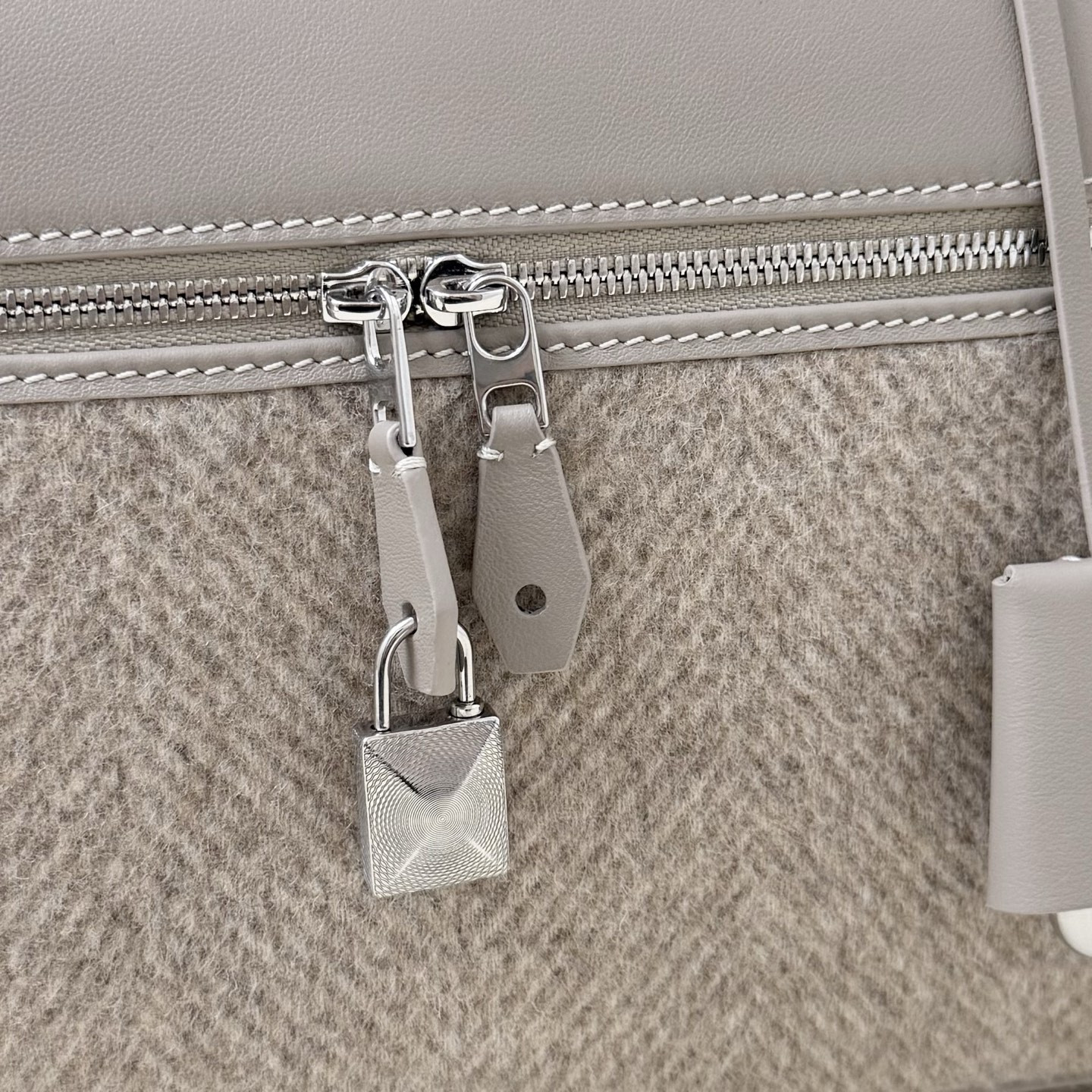 L0r0 P1ana Extra Pocket L27 16x27x10cm