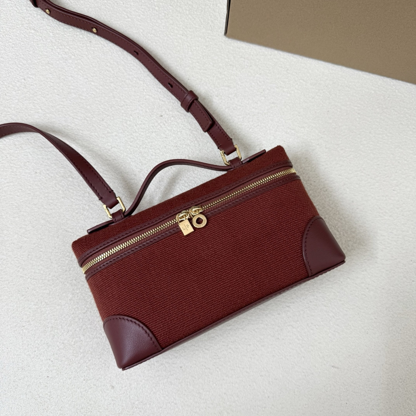 L0r0 P1ana Extra Pocket L19 11 x 19 x 6.5 cm