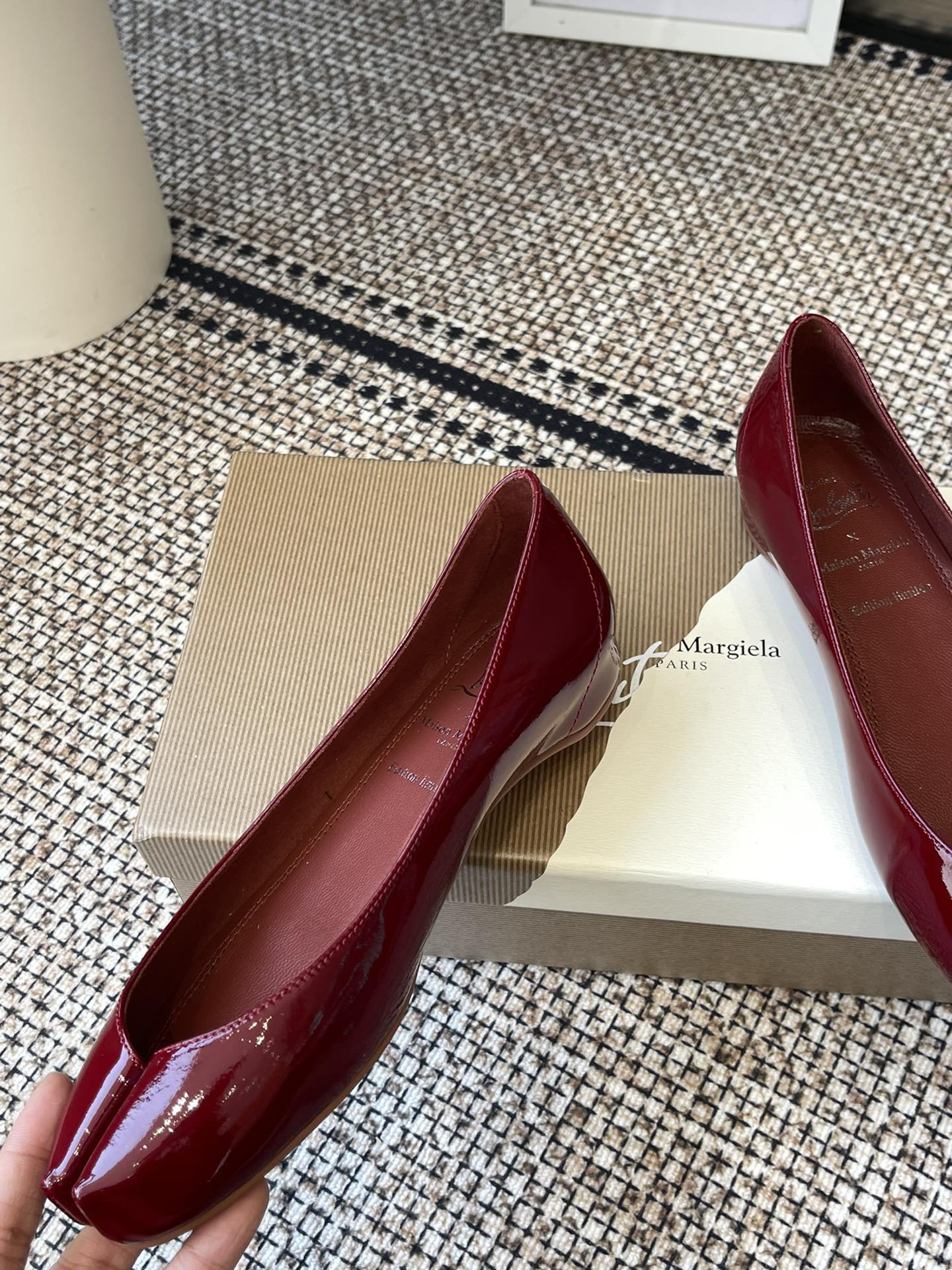 UA Chr1st1an Louboutin x Ma1s0n Marg*e1a Tabi Leather Ballet Flats