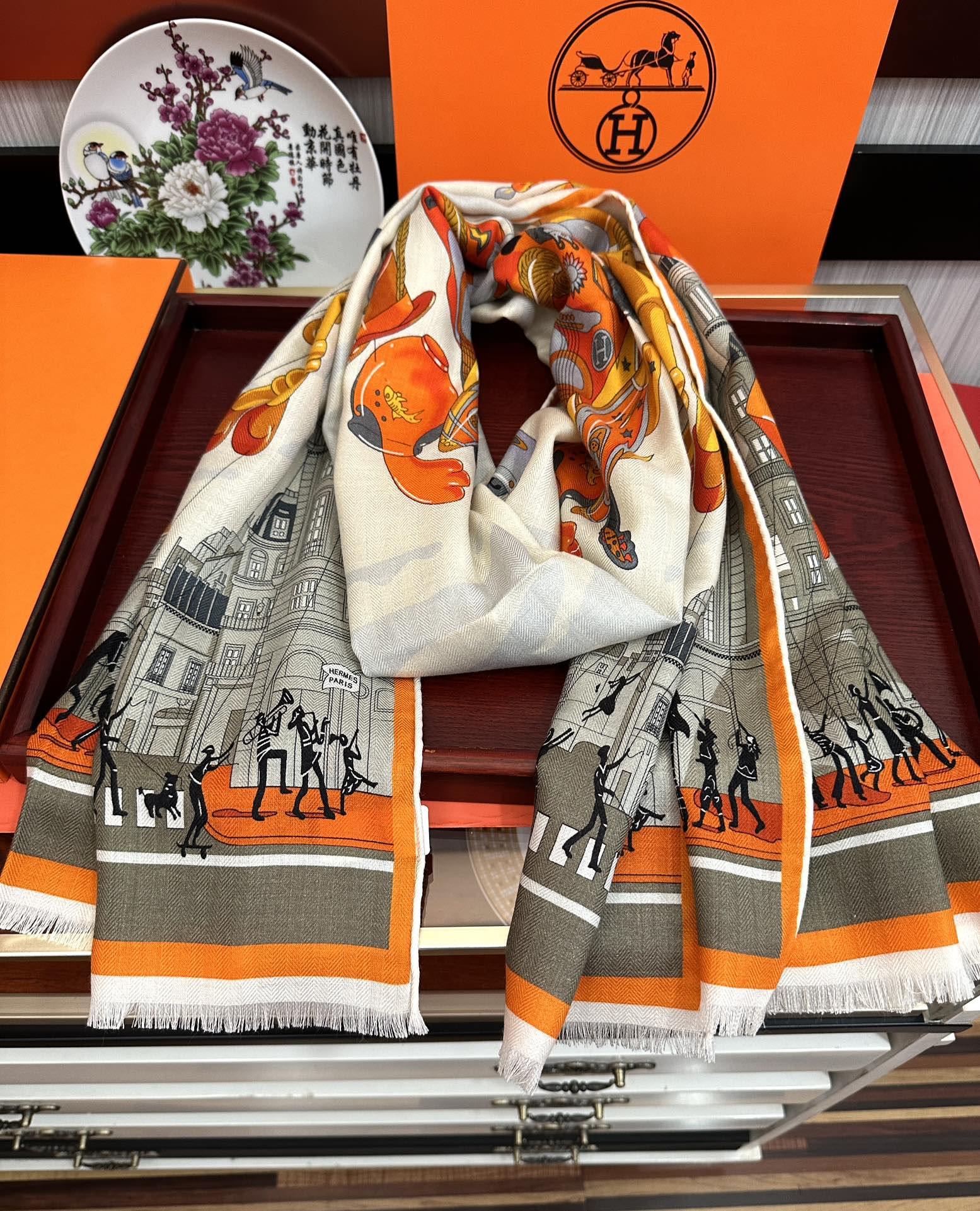 H**me5 scarf 65x185cm