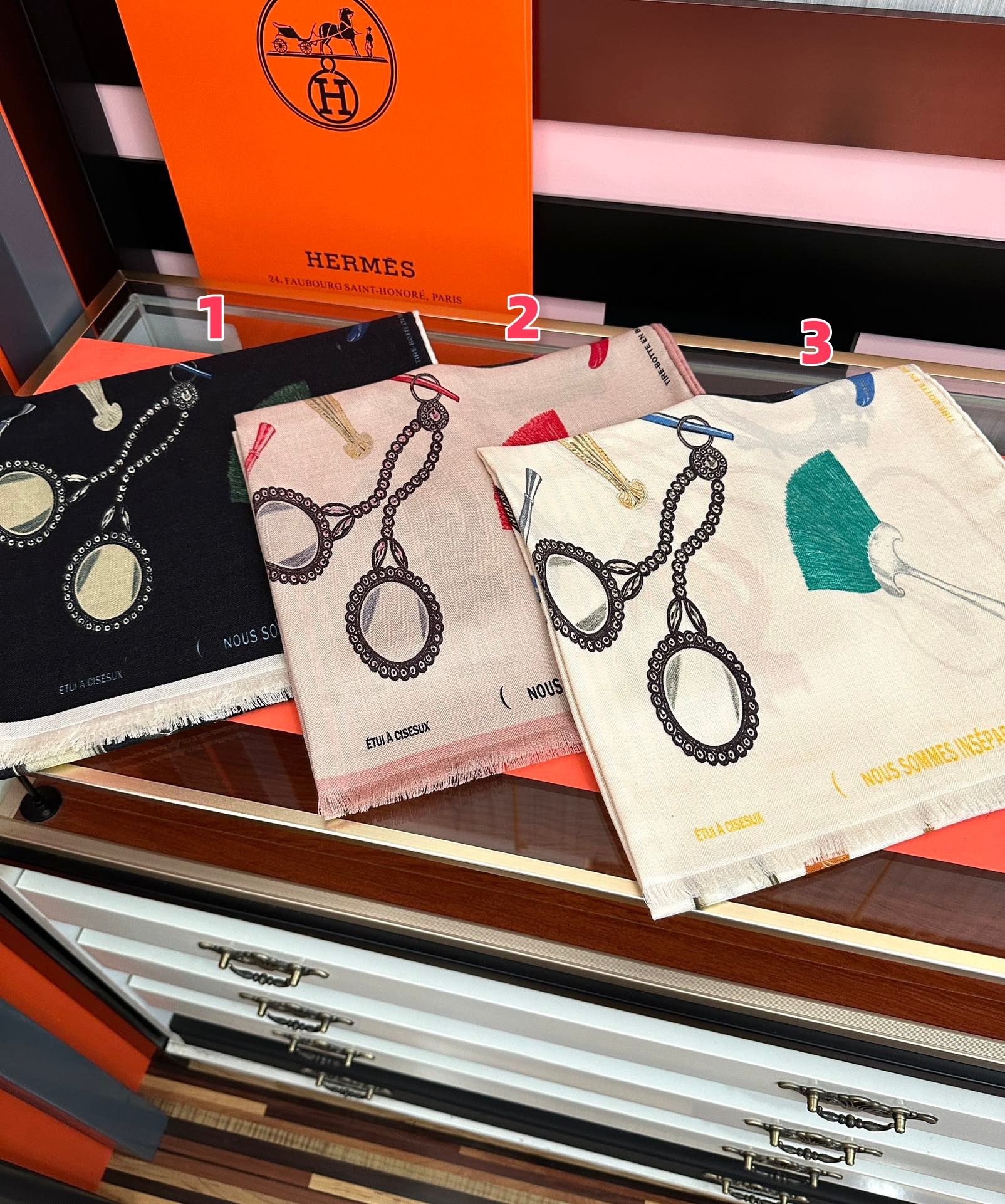 H**me5 scarf 65x185cm