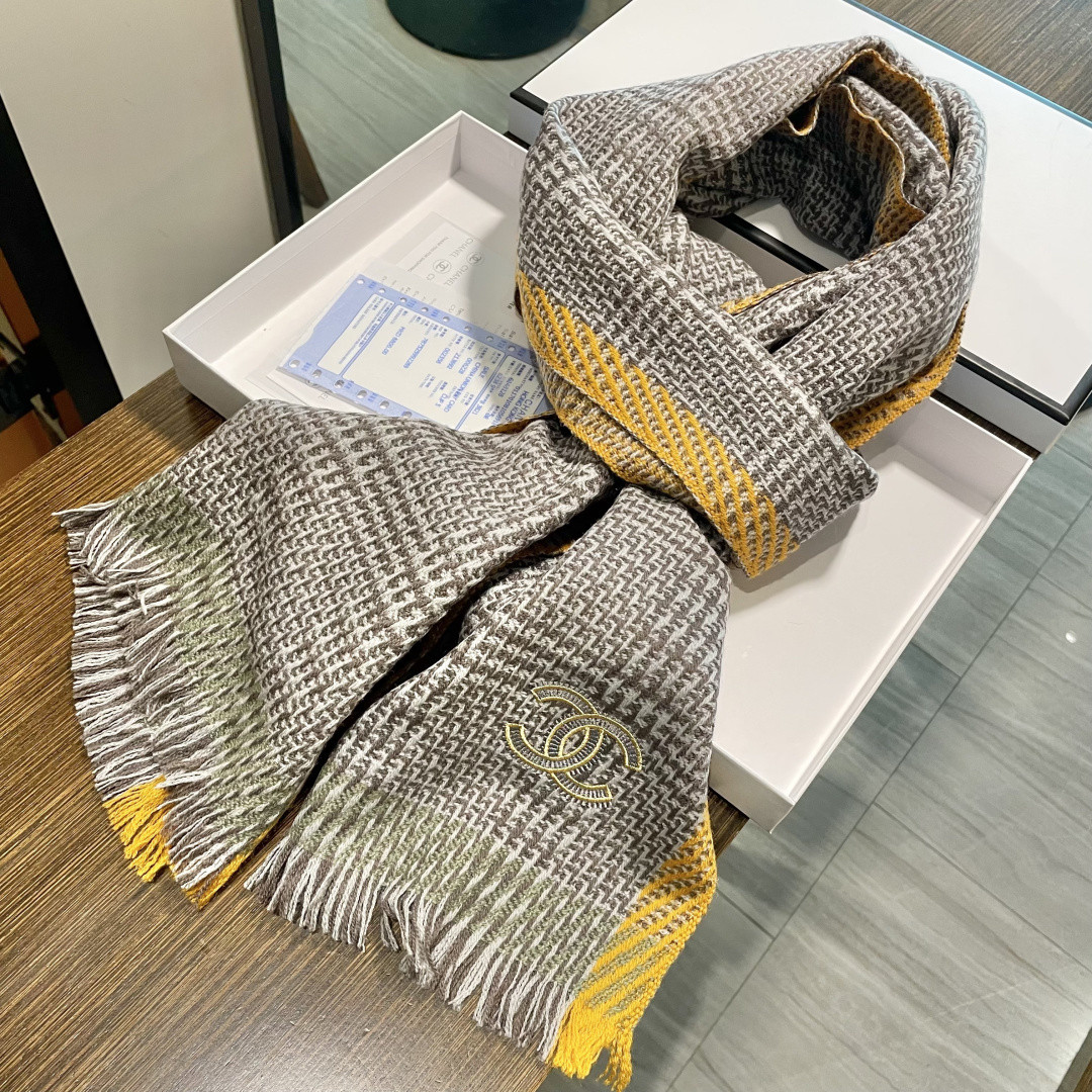 Ch**el scarf 38x200cm 100% wool