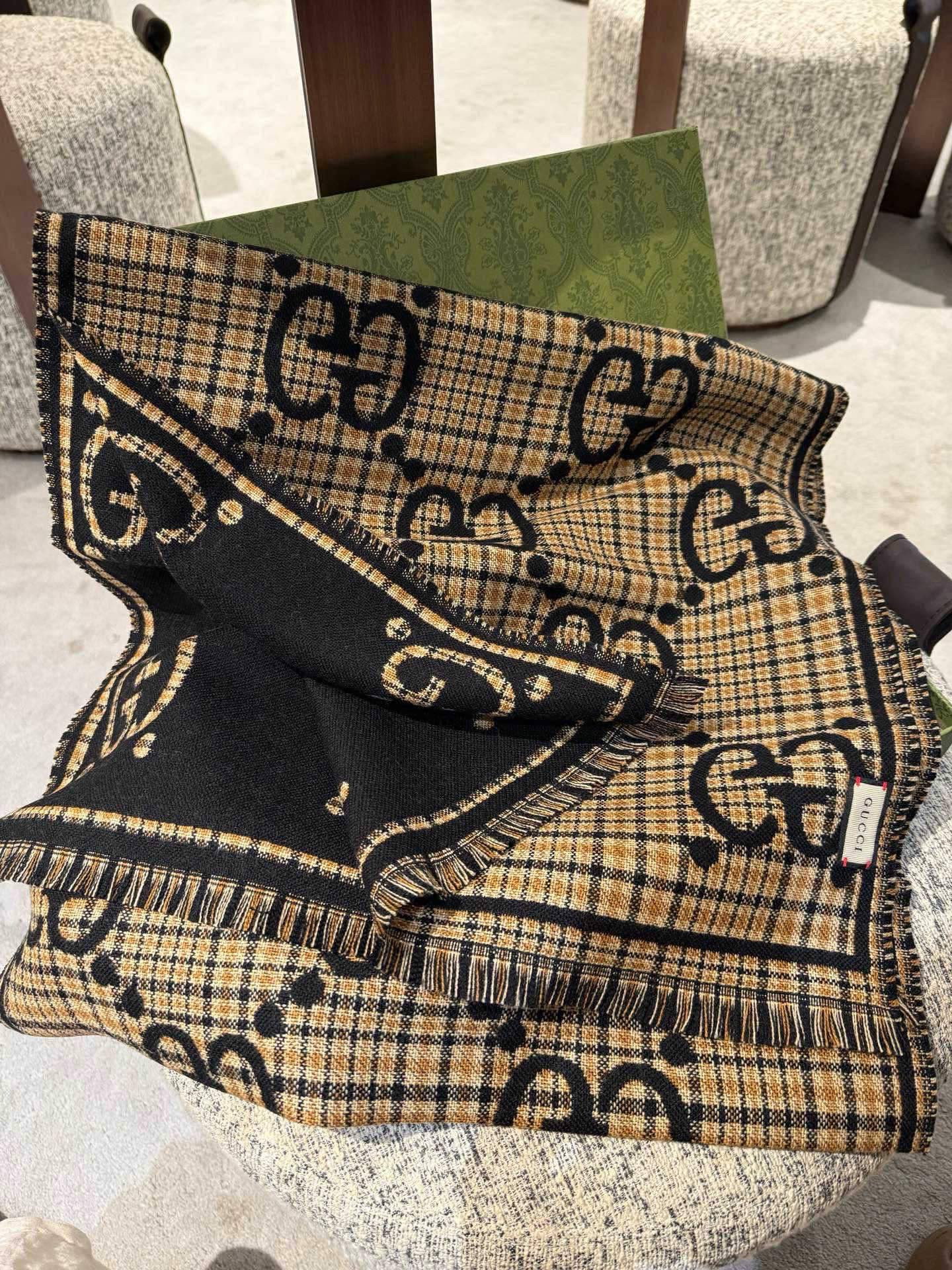 Gucci scarf 47x180cm