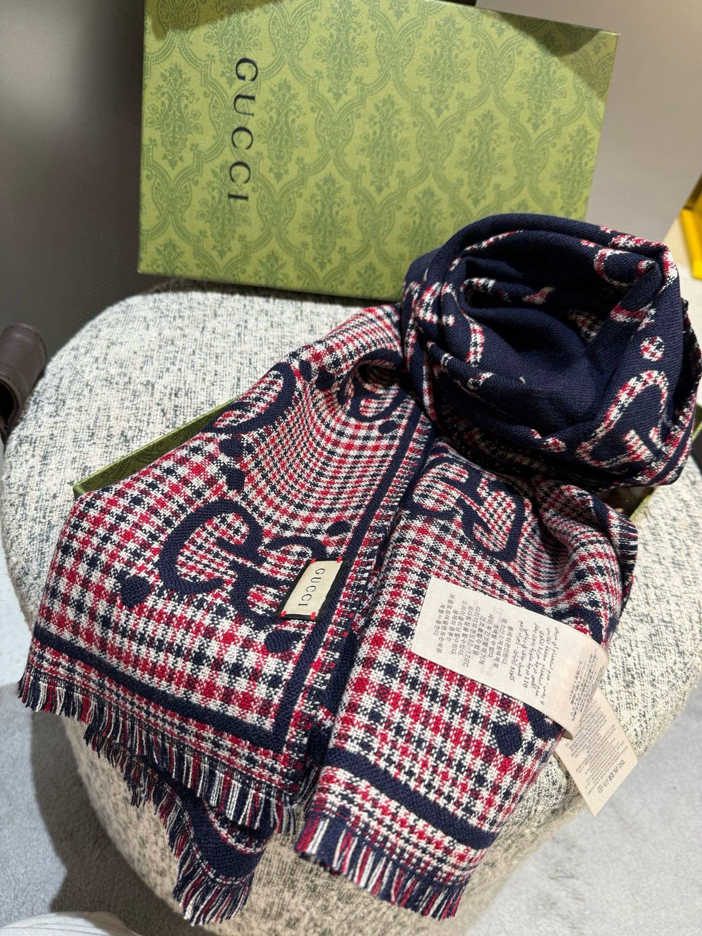 Gucci scarf 47x180cm