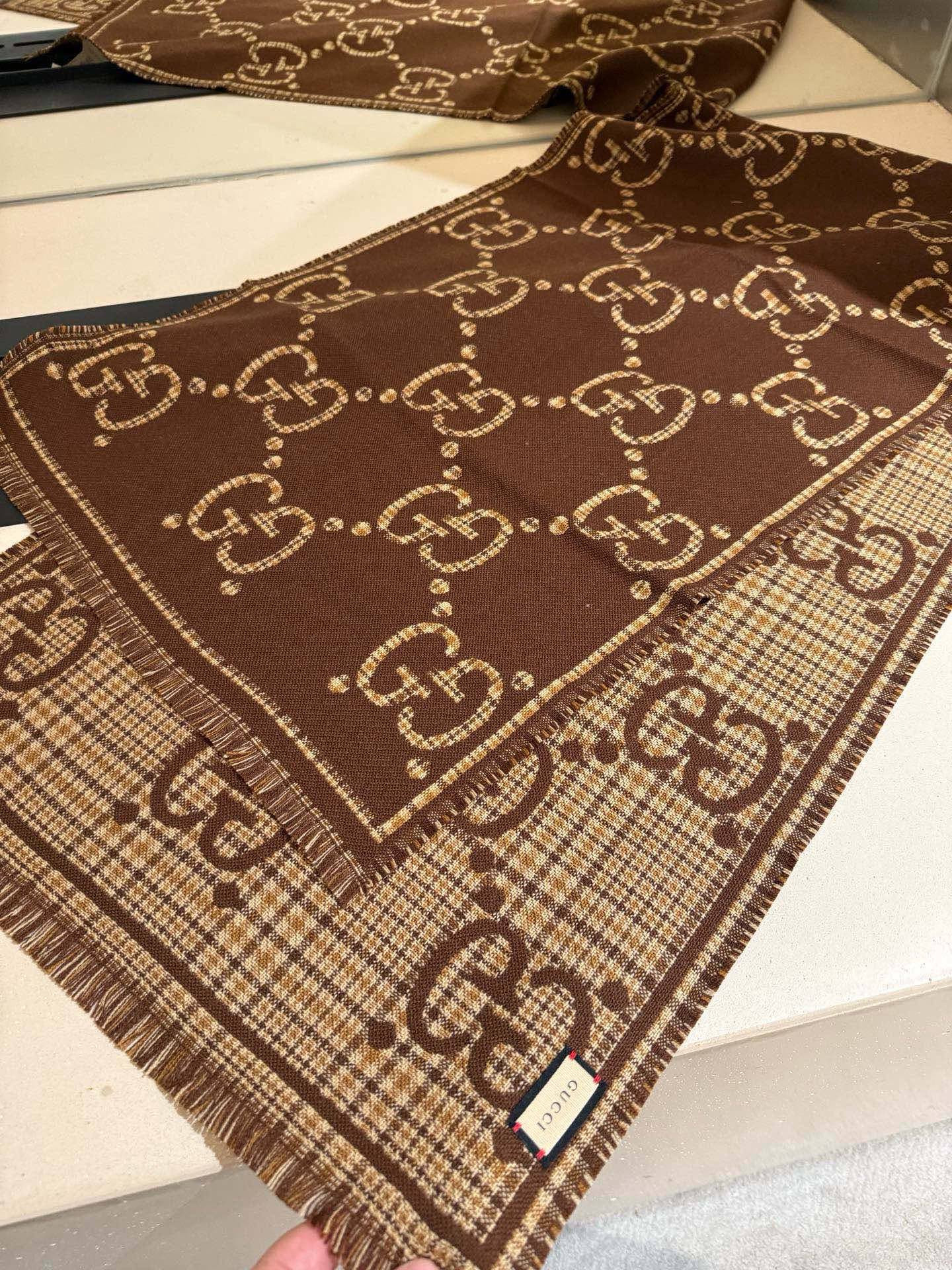 Gucci scarf 47x180cm