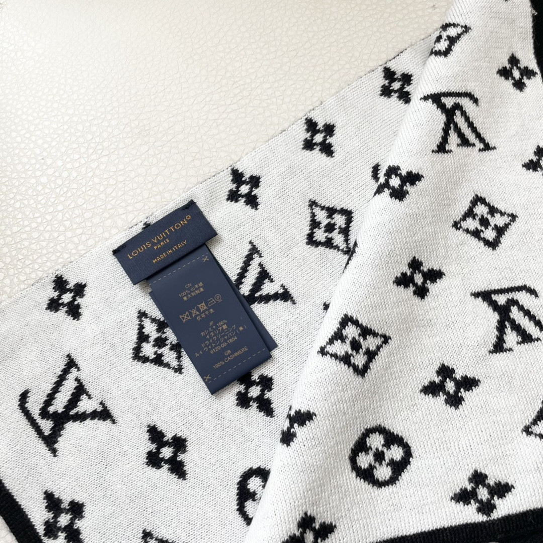 Louis Vuitton scarf 32x180cm